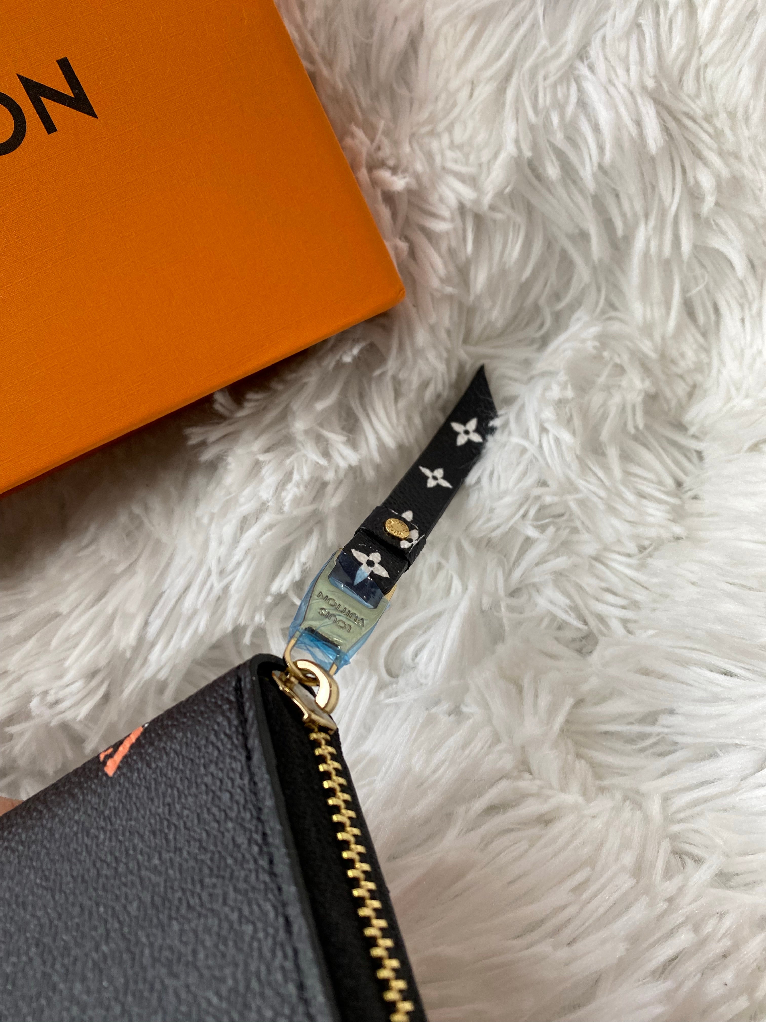 TOP Louis Vuitton LV LV Giant Monogram Zippy Wallet Jungle - Black