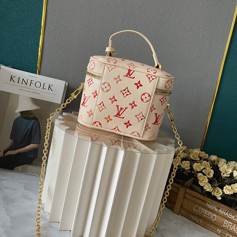 Louis Vuitton LV Cosmetic Bag （Replica）