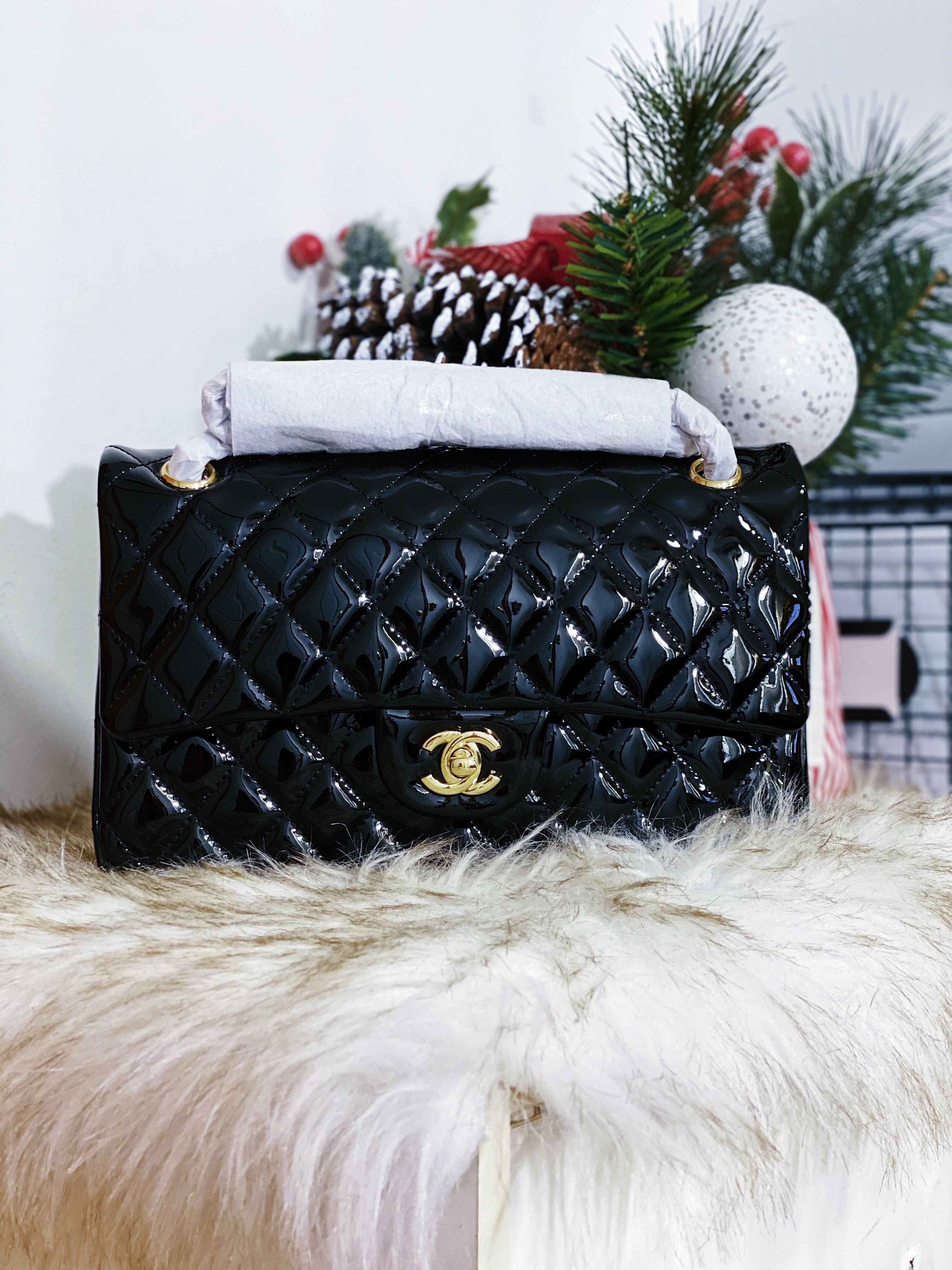 TOP CHANEL Classic Flap Bag Patent Medium 25.5cm – Black & GHW