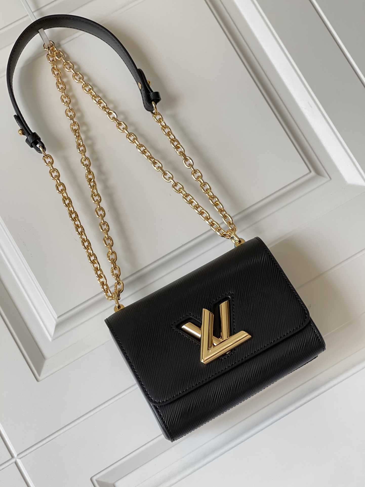TOP Louis Vuitton LV Mini LV Epi Twist Bag 18x15x9cm- Black