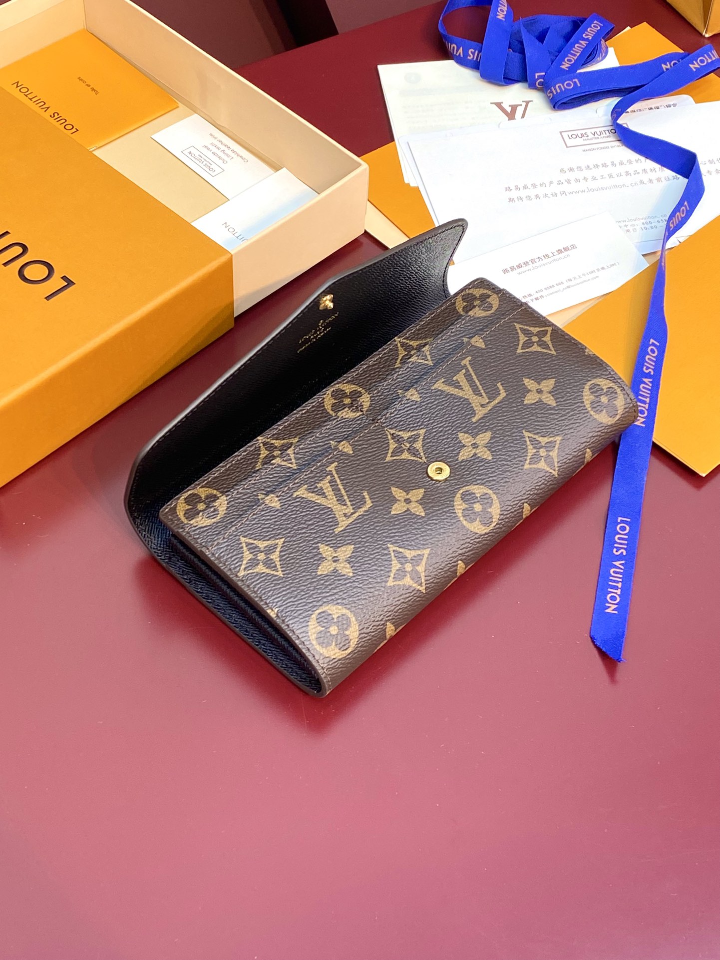TOP Louis Vuitton LV Sarah Wallet Monogram Reverse Giant Canvas 19x10.5x2cm - Khaki/Brown