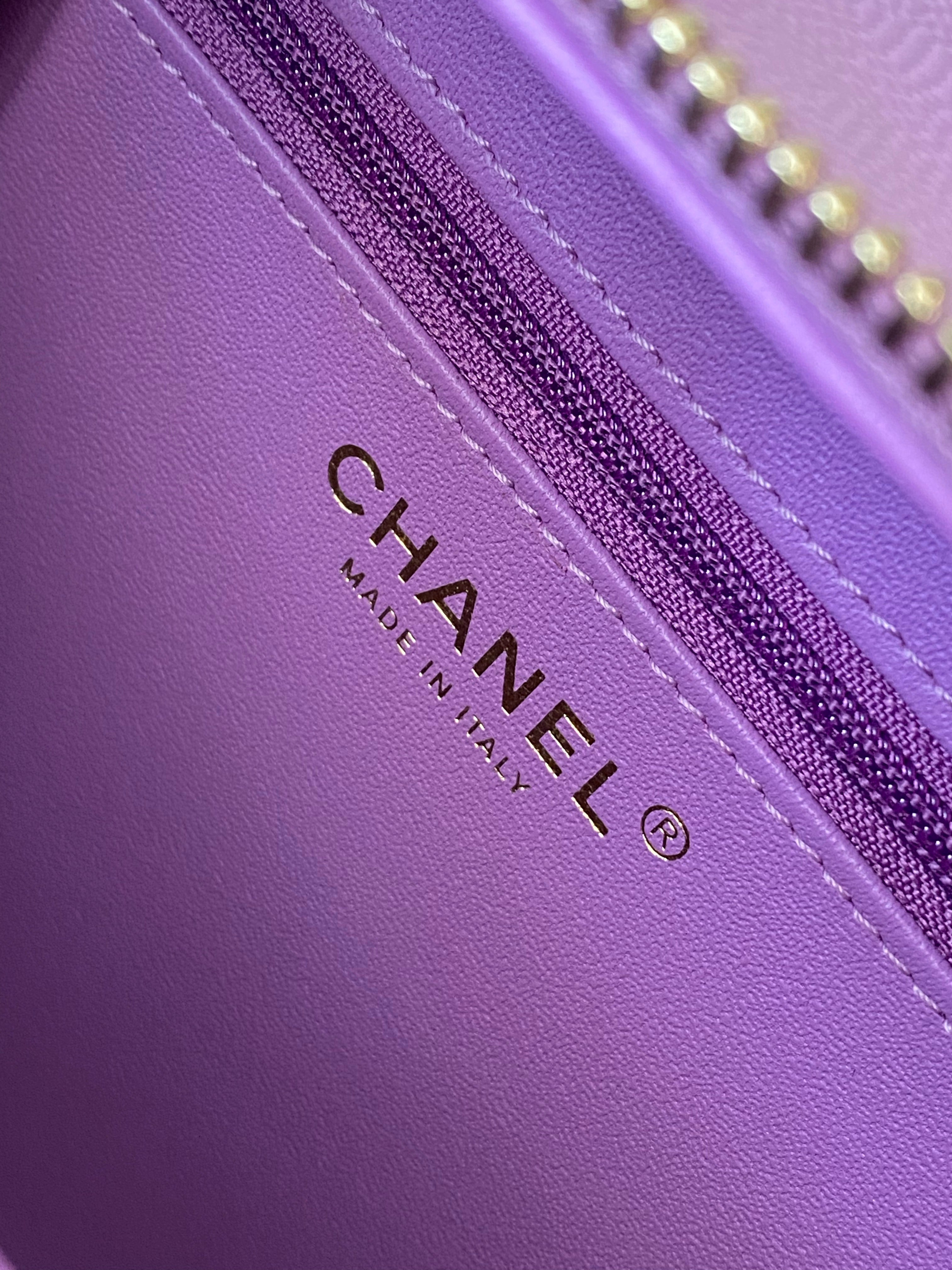 TOP CHANEL Vanity Case Caviar Quilted Medium - Purple