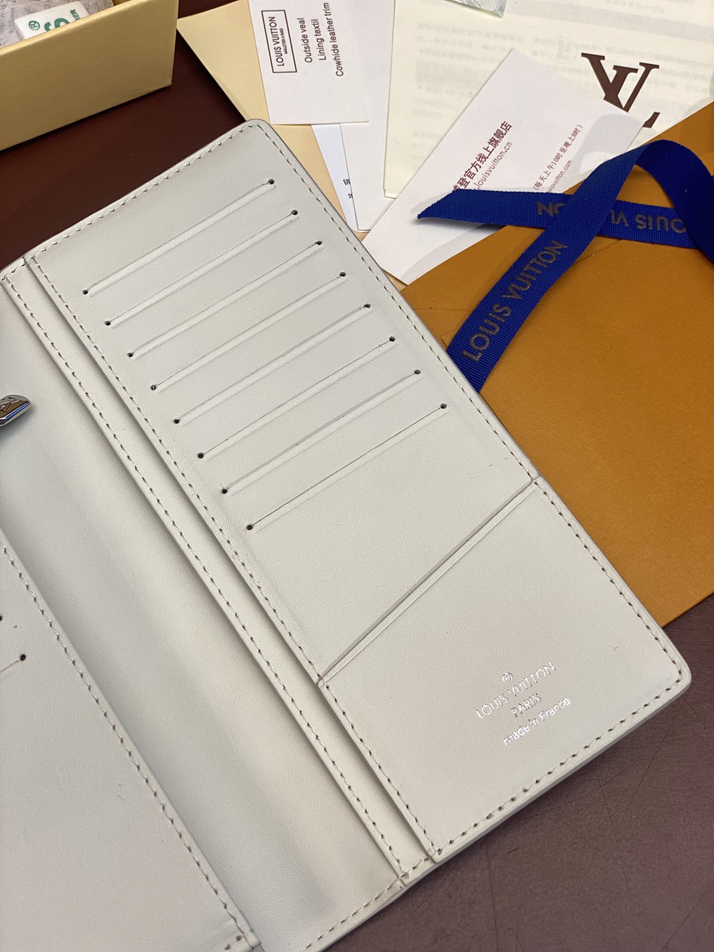 TOP Louis Vuitton LV Brazza Wallet Cowhide 19x2x10cm - White