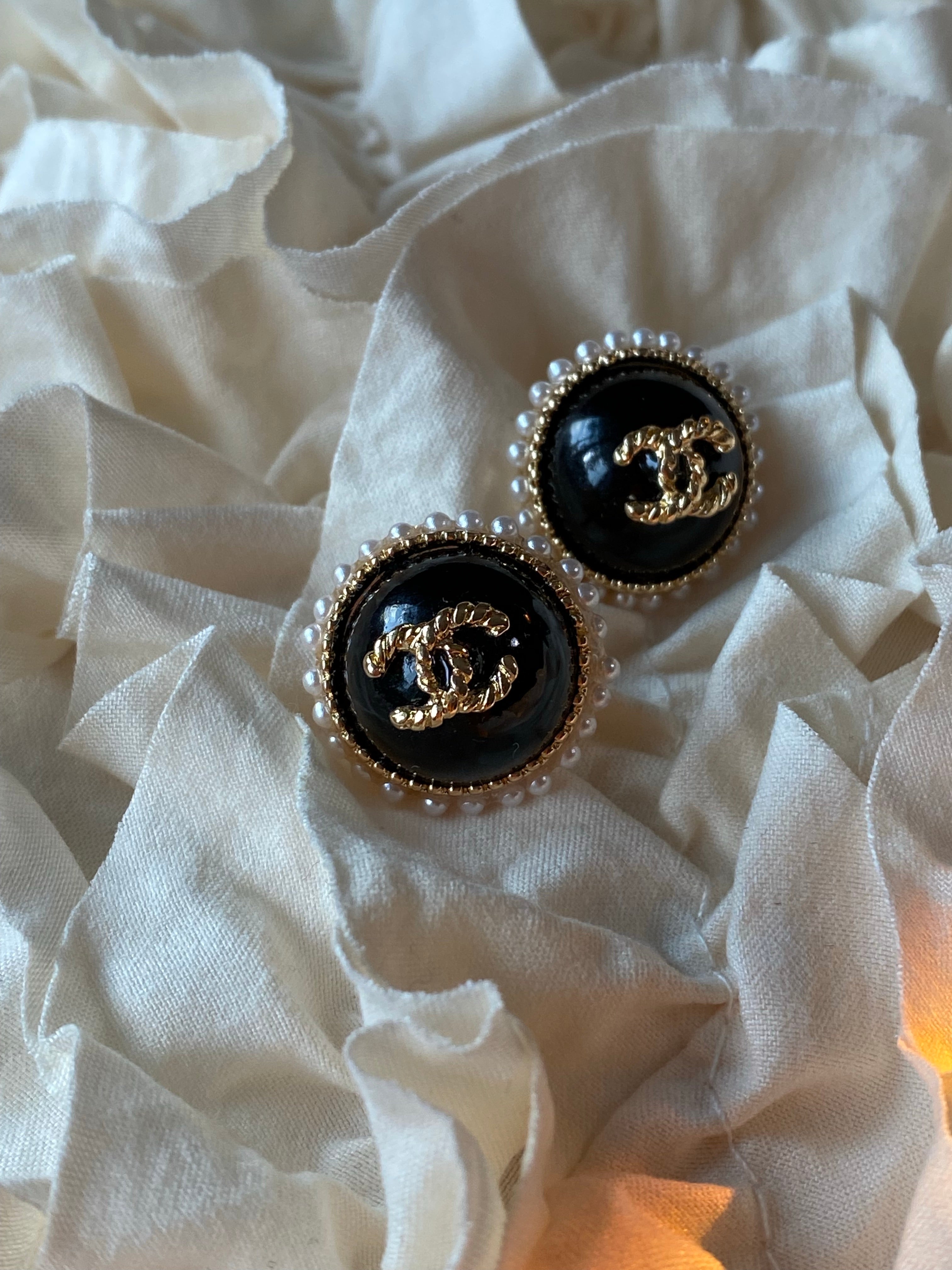 TOP CHANEL Stud Lady Earrings