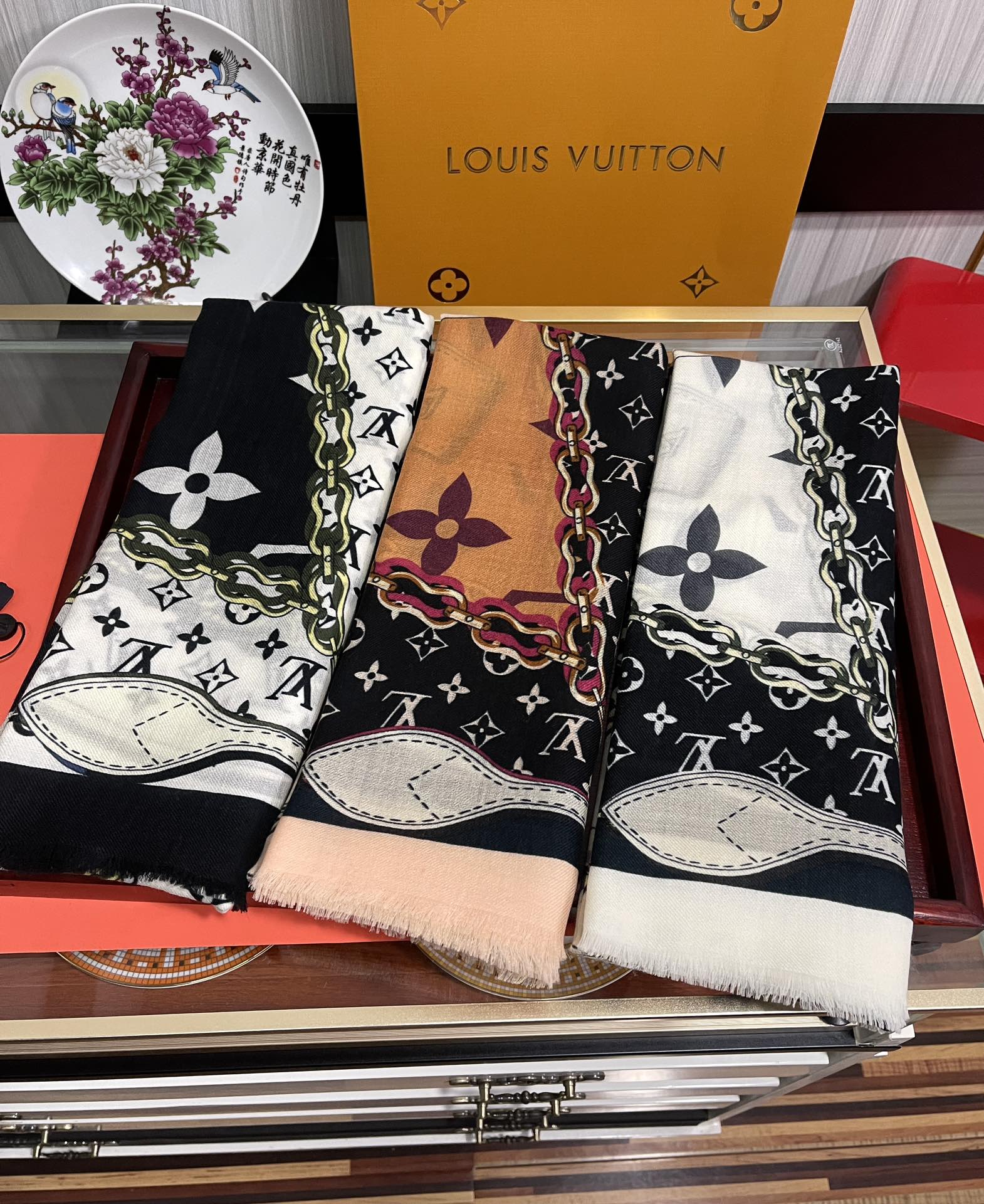 TOP Louis Vuitton LV Monogram Printed Cashmere Scarf 100 x 200 cm - 3 Colors