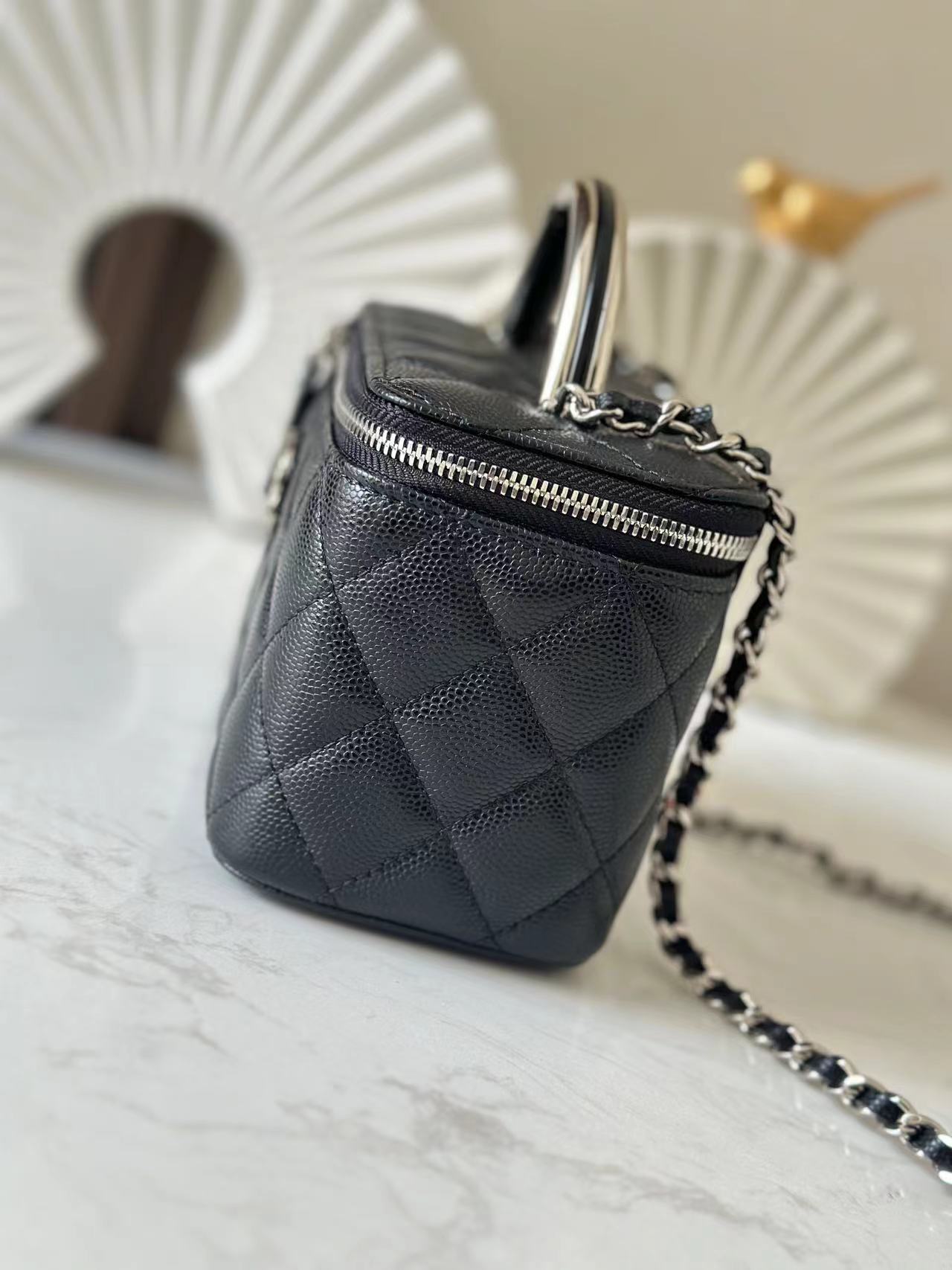 TOP CHANEL Vanity Case Bag 9.5x17x8𝖼𝗆  - Black&SHW