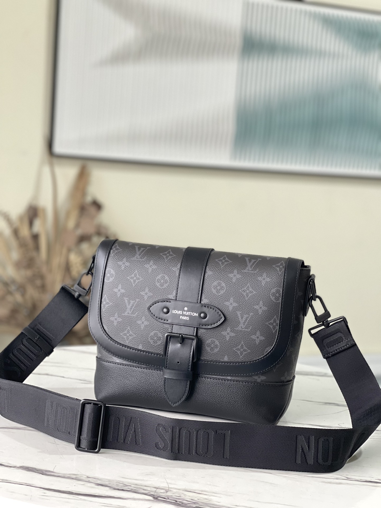 TOP Louis Vuitton LV Men's Saumur Messenger Bag  36 x 23 x 11cm - Black