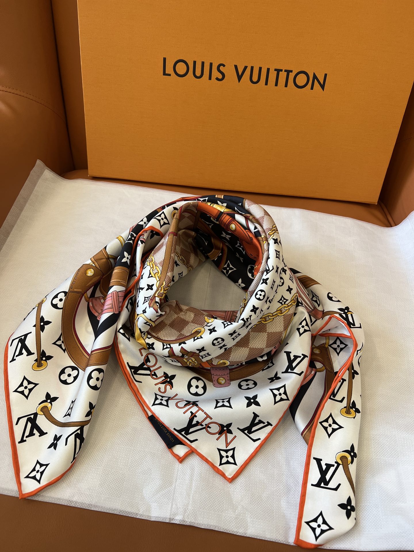 TOP Louis Vuitton LV Square Silk Scarf 90×90 cm-White