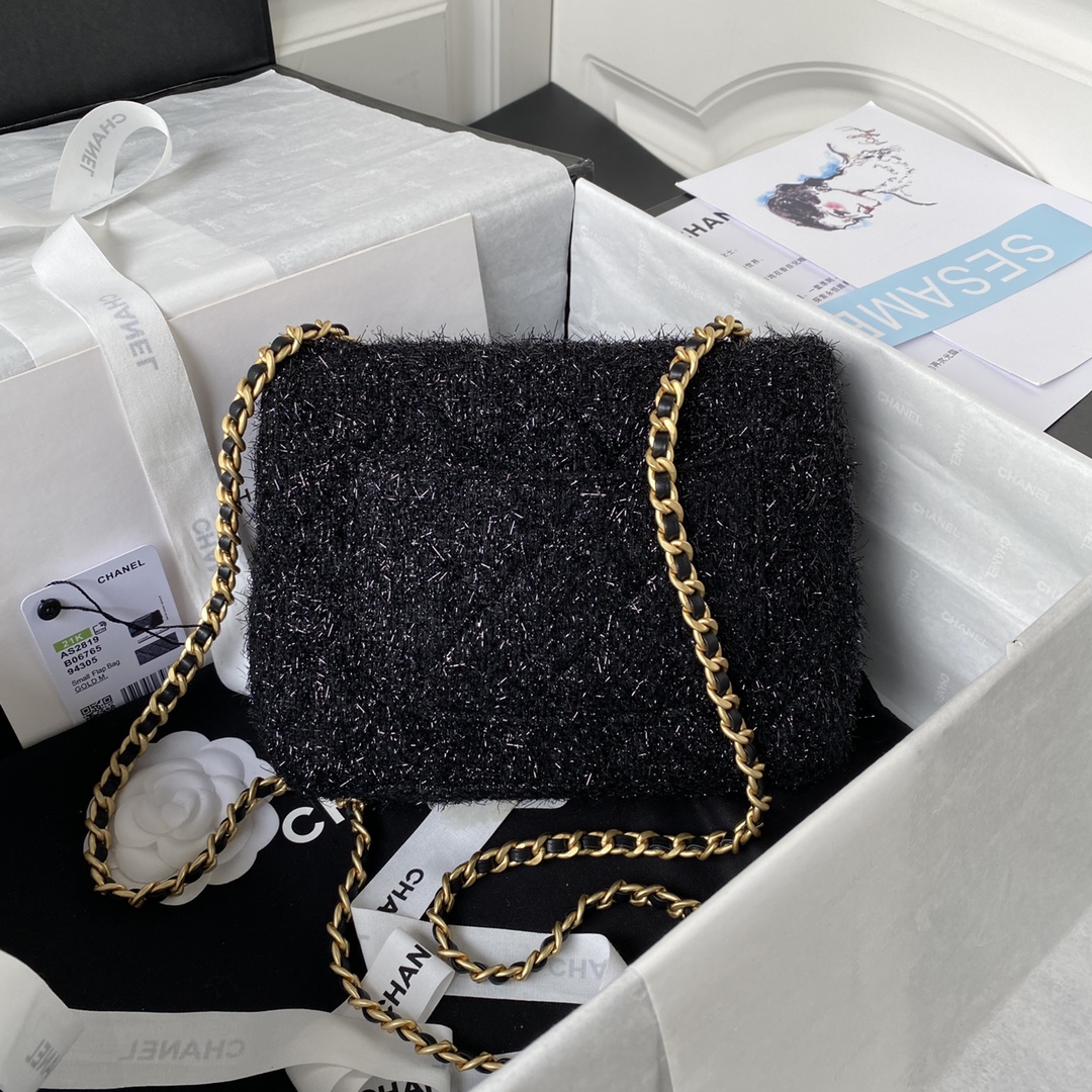 TOP CHANEL Classic Flap Bag 16×19.5×6cm - GHW - Black