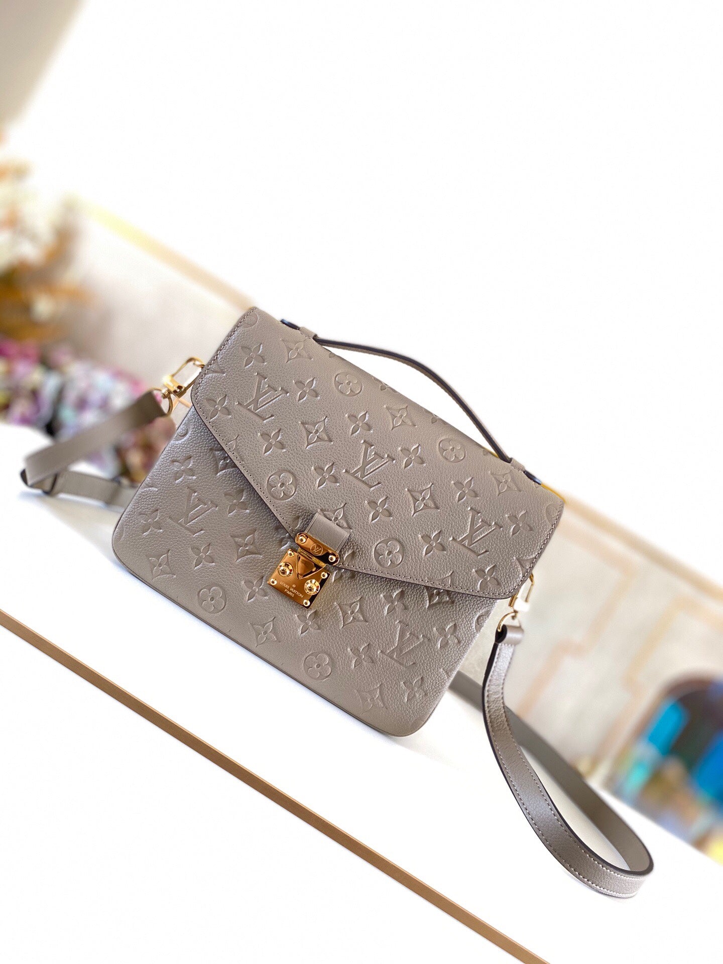 TOP Louis Vuitton LV £V Empreinte Pochette Metis 25X19X7cm - Taupe