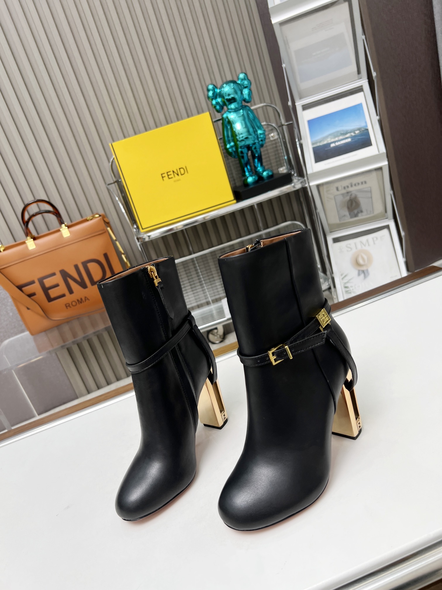 TOP FENDI Smooth And Minimalist Short Boots - 4 Colors