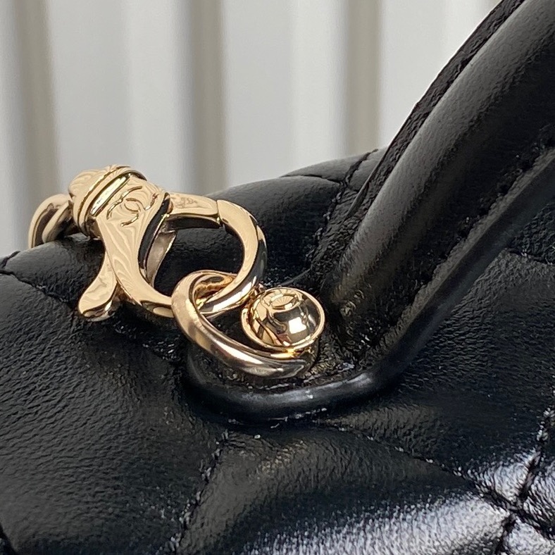 TOP CHANEL Vanity Case Lambskin 14x18x3cm - Black & GHW