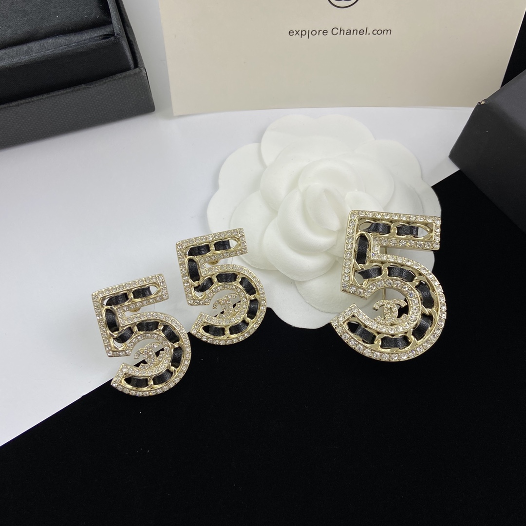TOP CHANEL Brooch Collections