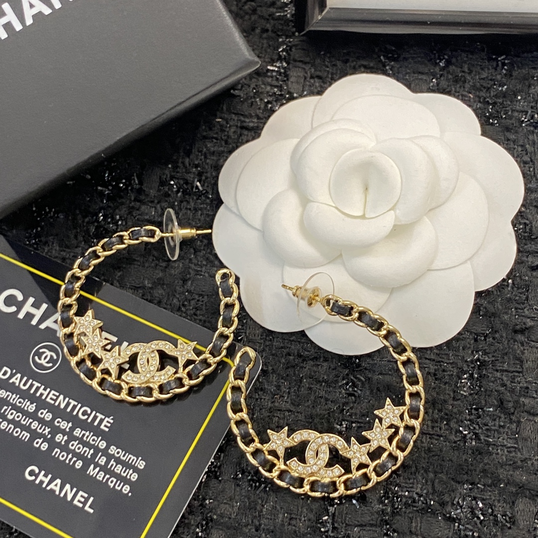 TOP CHANEL Double C Pierced Leather Star Earrings - Gold