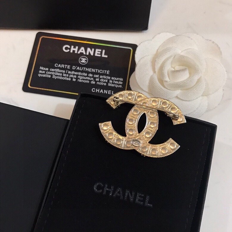 TOP CHANEL Double C Pearl Classic Brooch