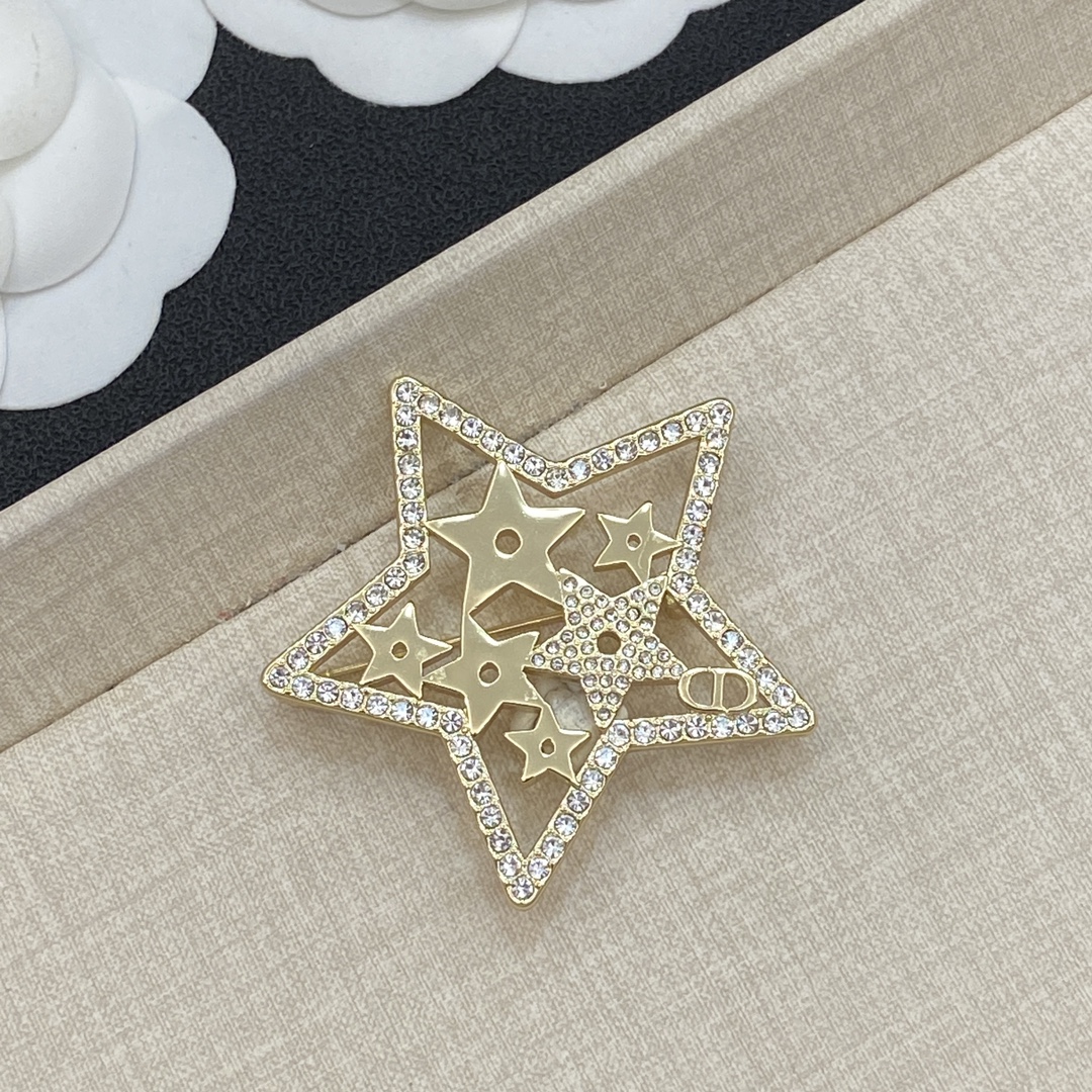 TOP Christian Dior Brooch - Gold