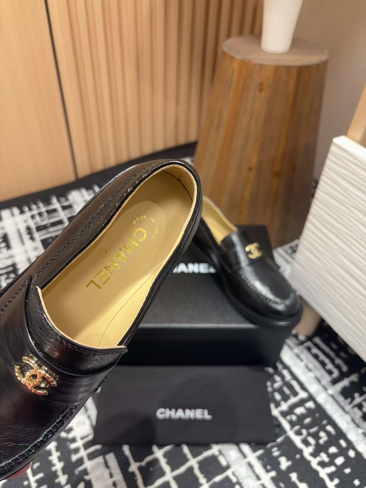 TOP CHANEL CC Shoes - Black
