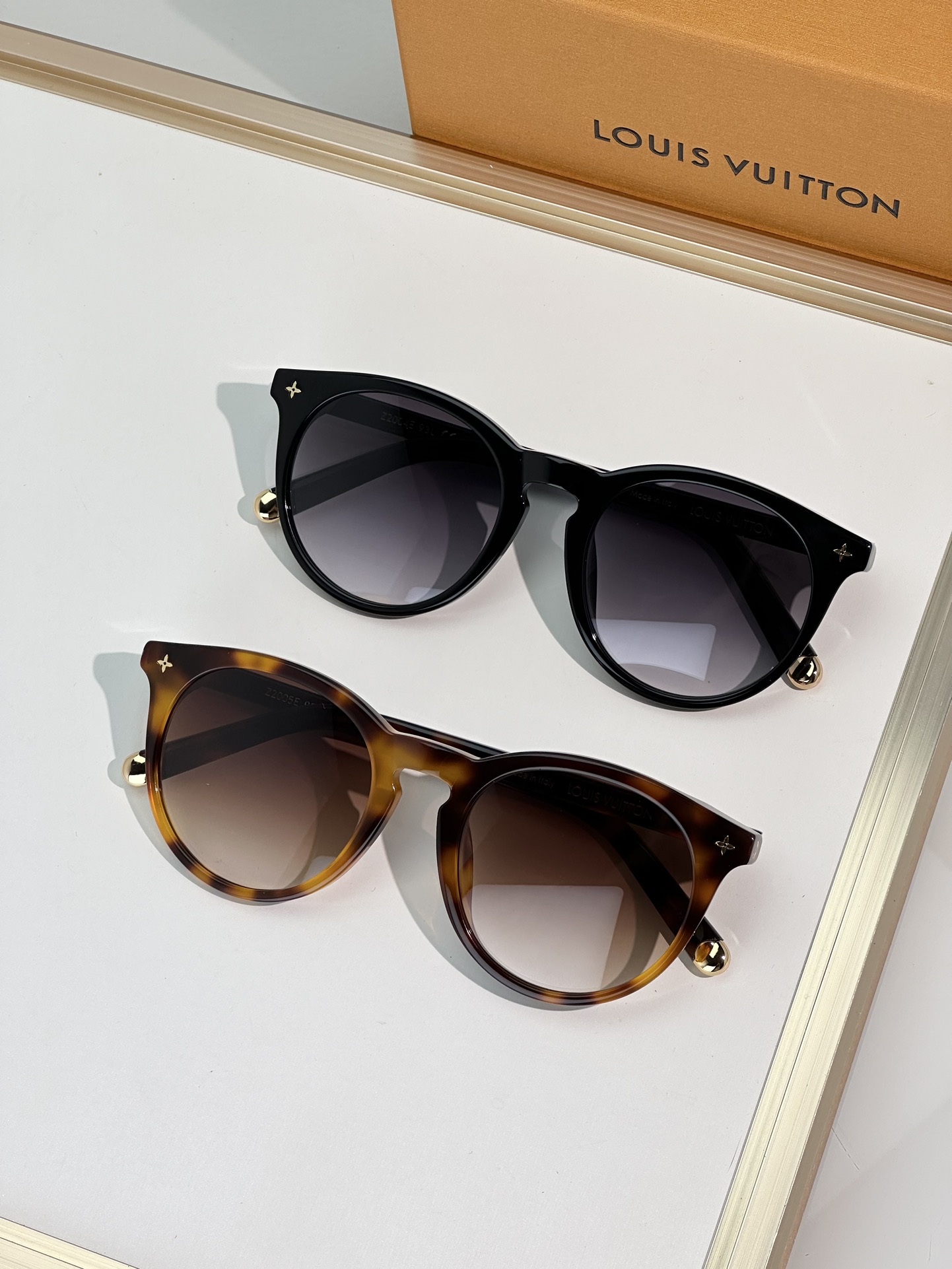 TOP Louis Vuitton LV Sunglasses  -2 Color