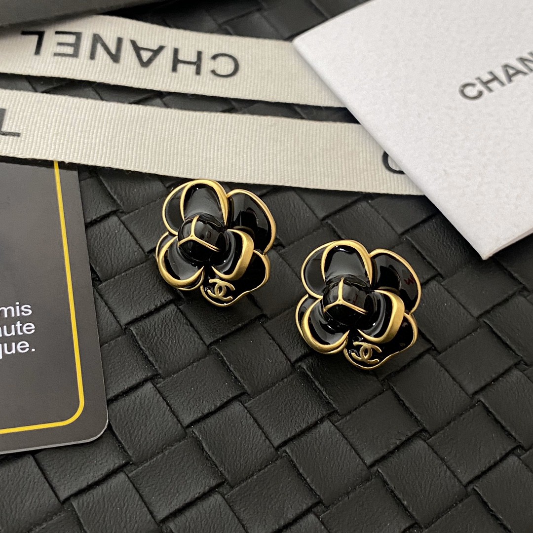 TOP CHANEL Three-Dimensional Camellia Earrings - Gold&Black