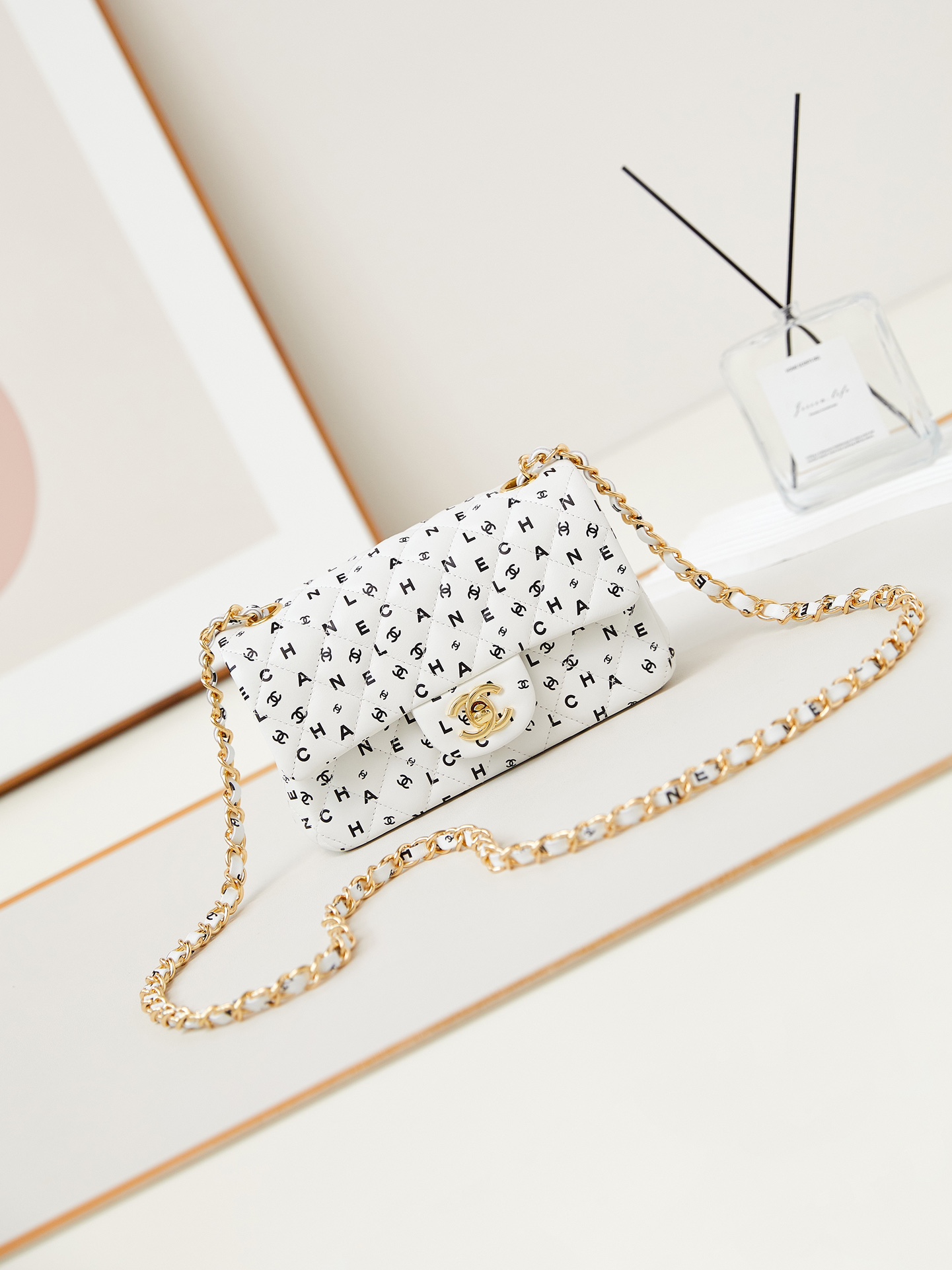 TOP CHANEL Black and White Letter Print Flap Bag 12x20x6cm/15.5x25.5x6.5cm - White