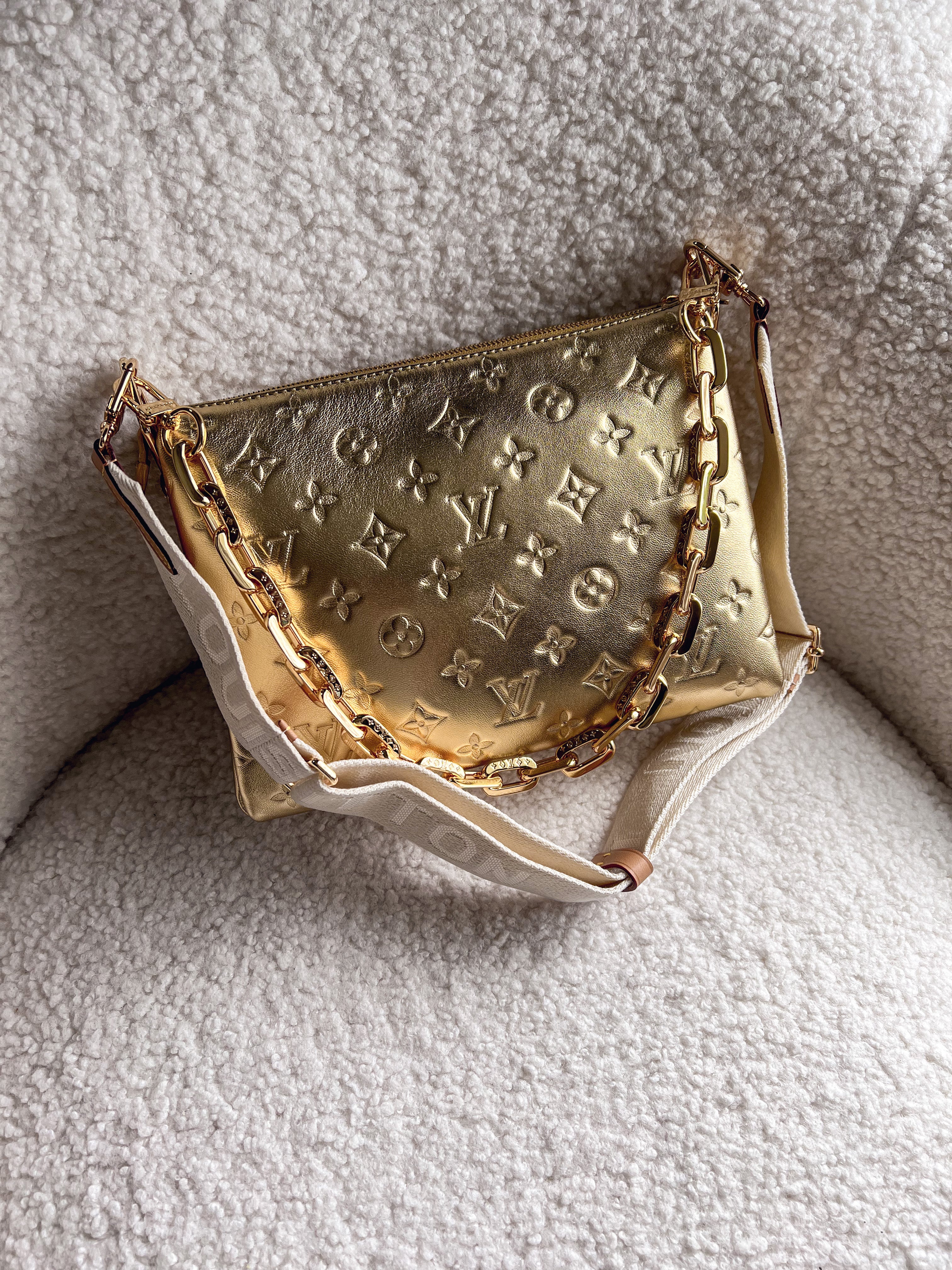TOP Louis Vuitton LV  Coussin Bag 26x20x12cm- Metallic Gold