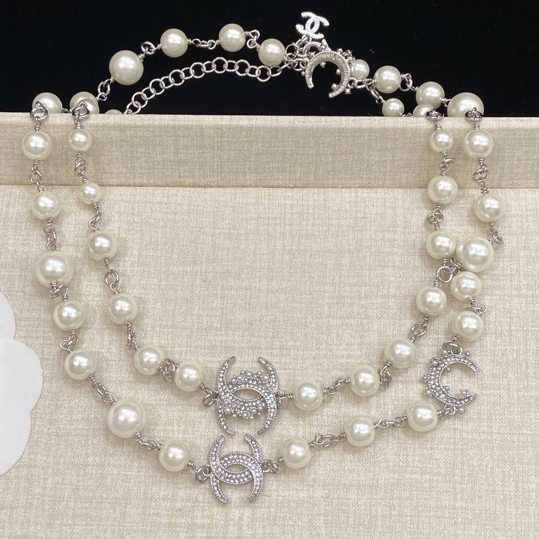 TOP CHANEL Sweater Necklace with Pearls - Silver