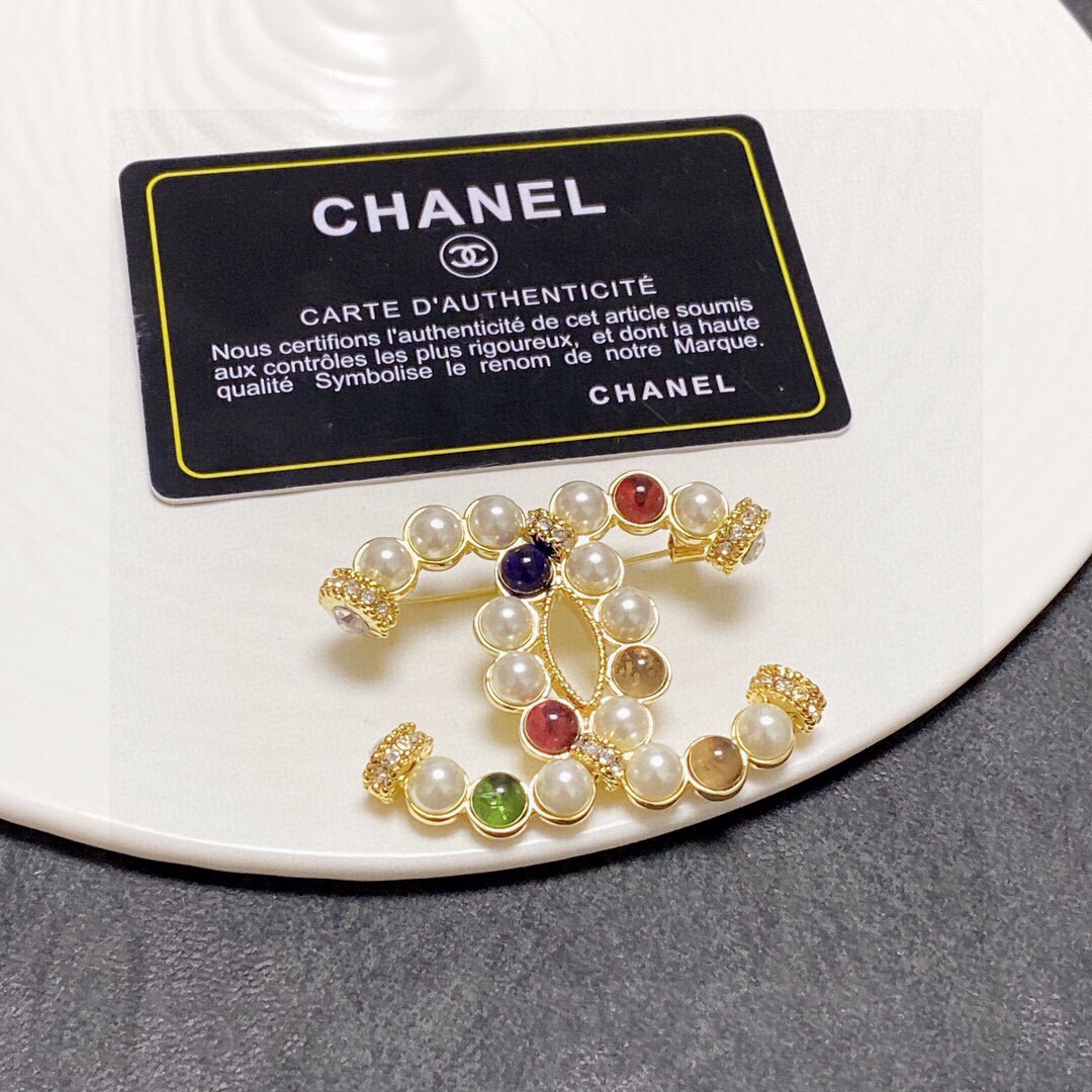 TOP CHANEL  Crystal & Pearl Brooch