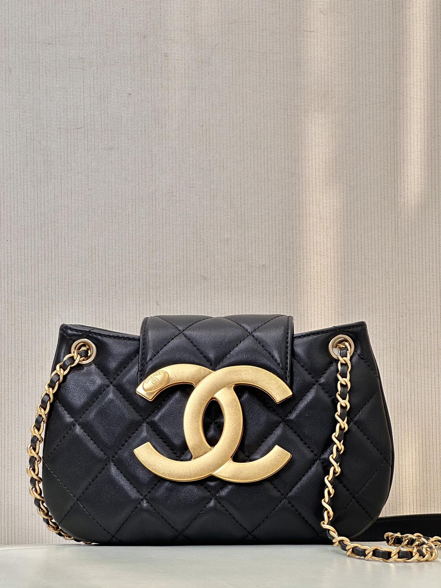 TOP CHANEL Retro Metal LOGO Leather Rhombus Bag 21×14×5cm - GHW&Black