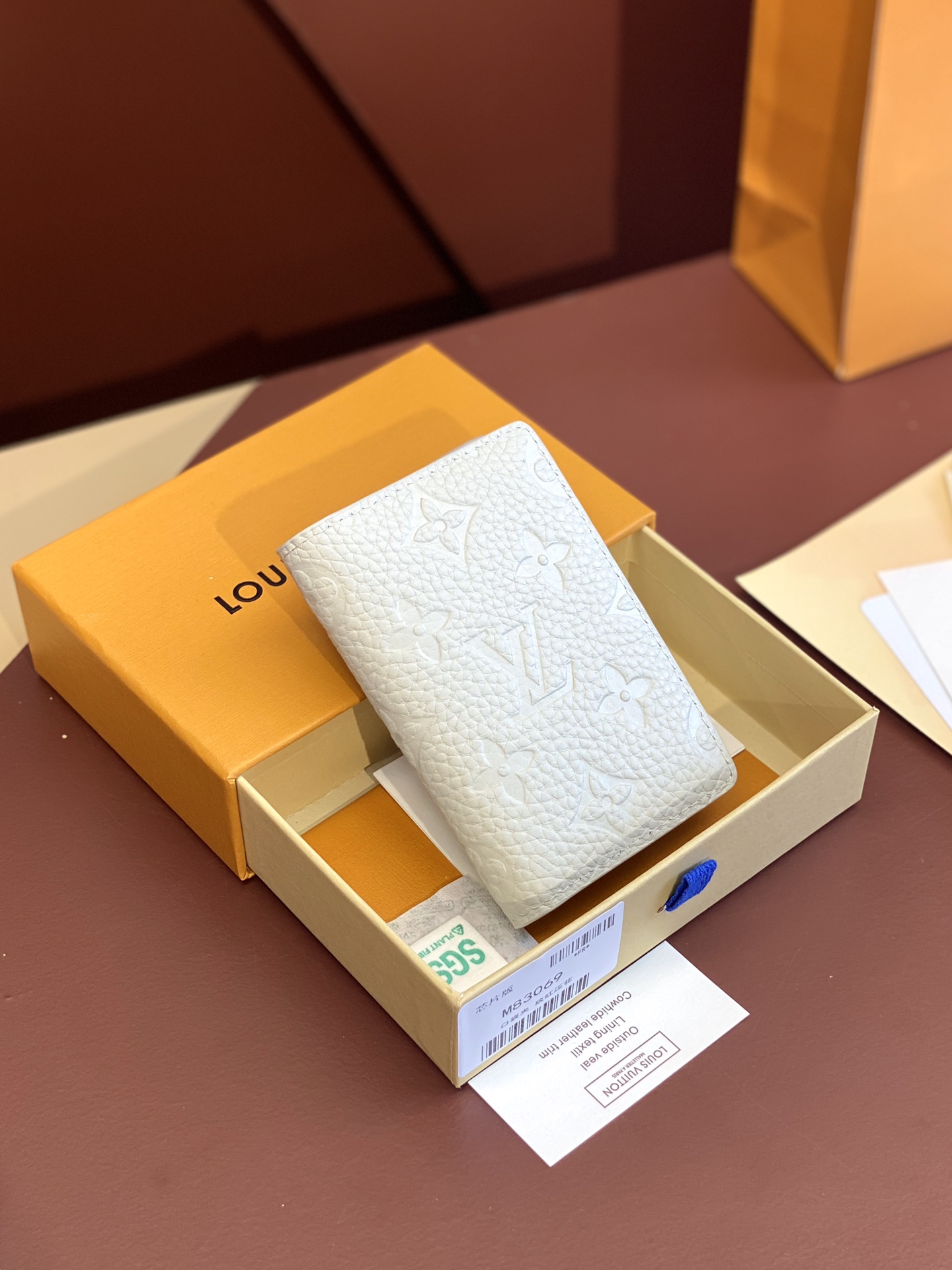 TOP Louis Vuitton LV Taurillon Card Bag Monogram Cowhide 11*7.5*1cm - White