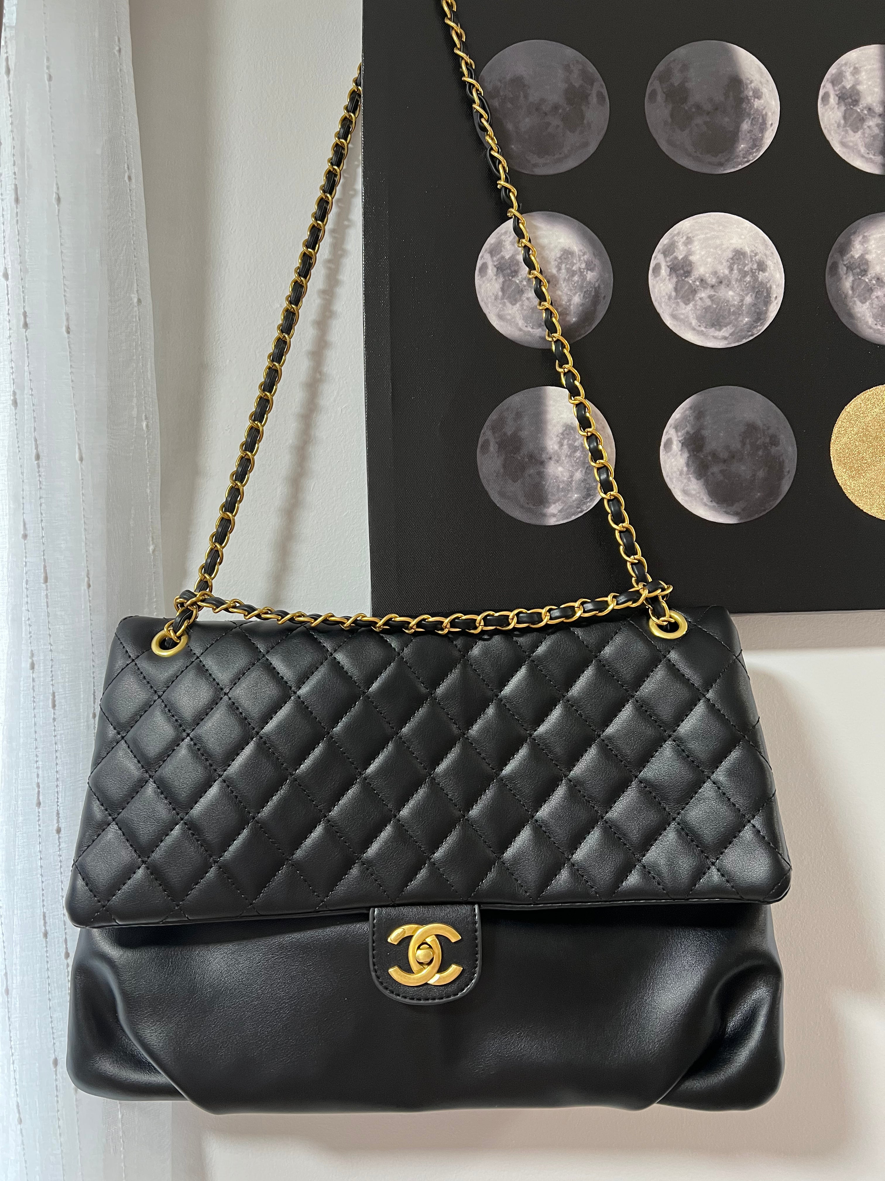TOP CHANEL Classic Flap Bag Flat XL - Black & GHW