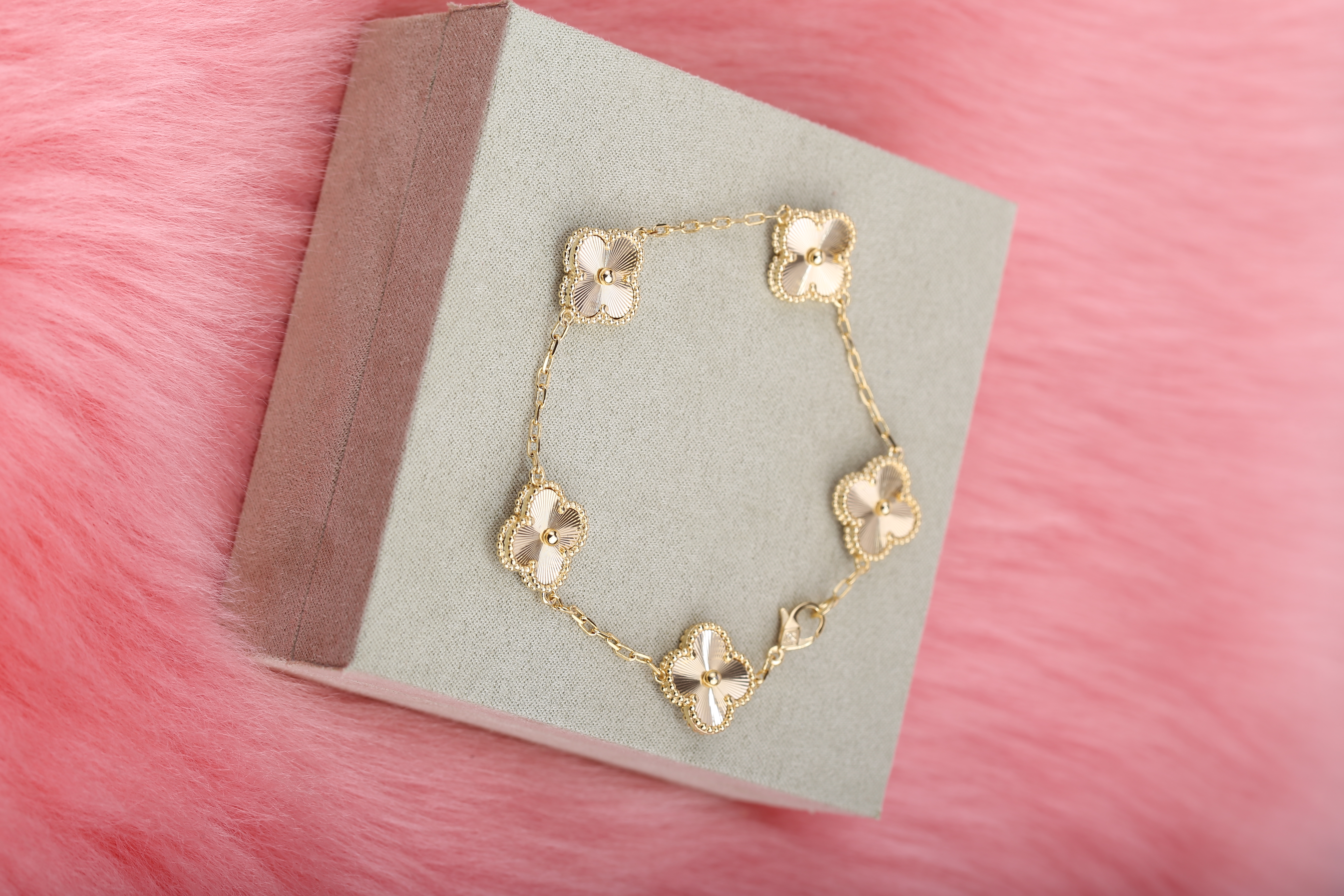 Van Cleef&Arpels VCA Gold Laser Bracelet