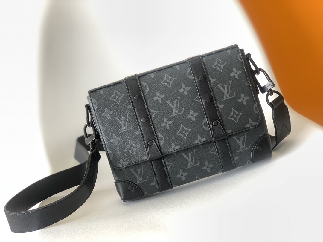 TOP Louis Vuitton LV Trunk Monogram Eclipse Bag - Black