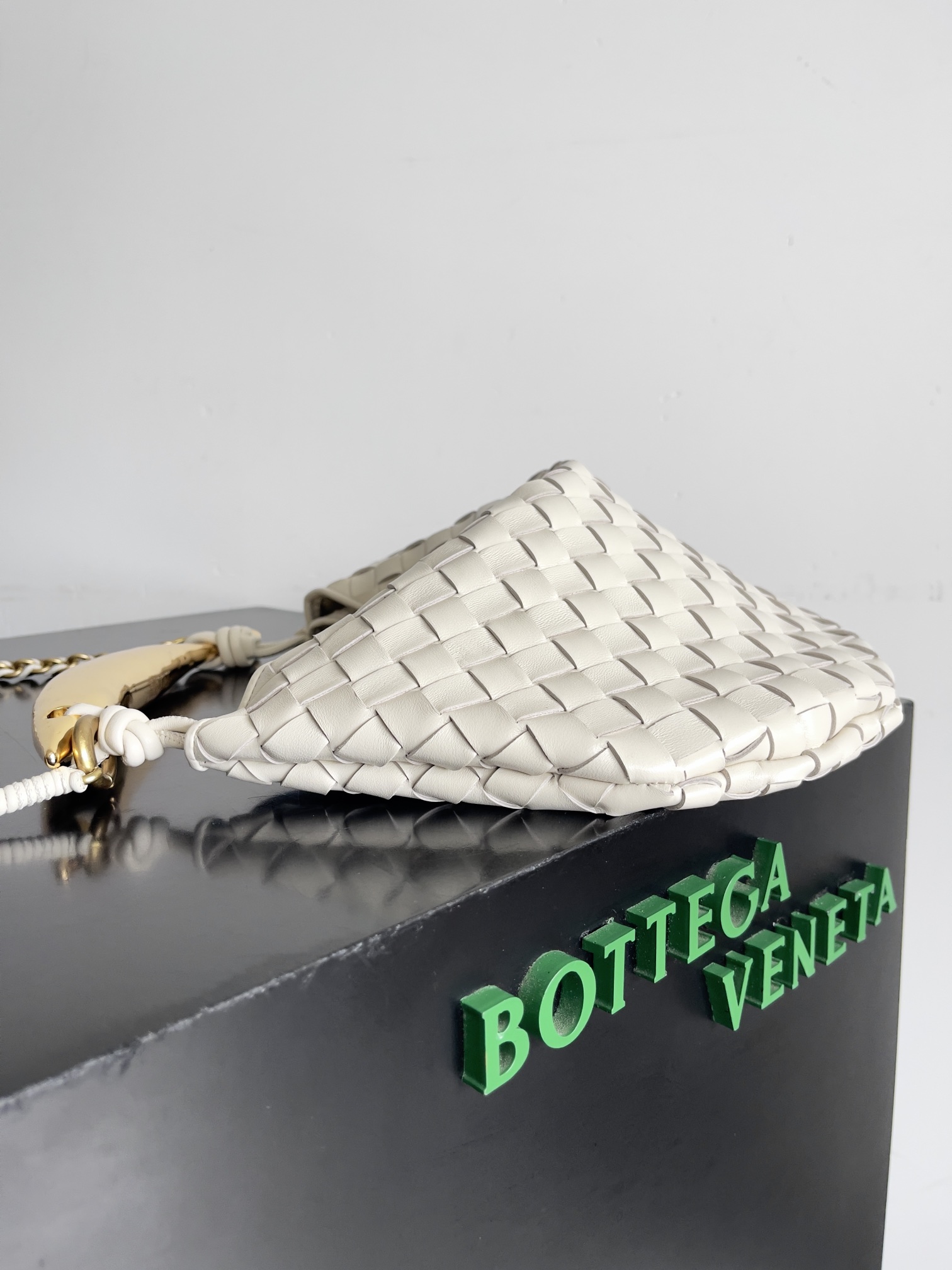 TOP Bottega Veneta BV Sardine Bag Intrecciato Weave 33x20x4 cm - Beige