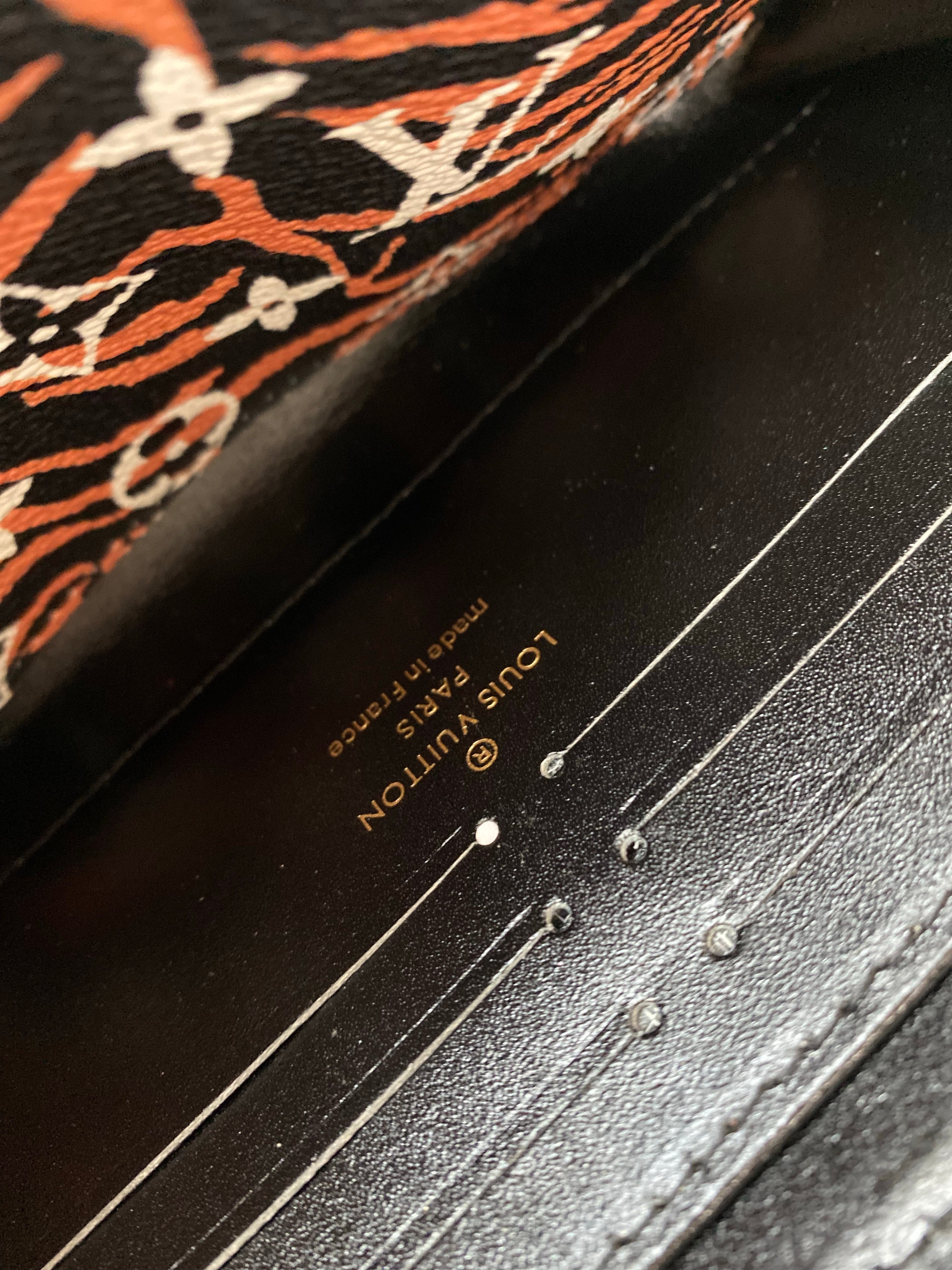 TOP Louis Vuitton LV LV Giant Monogram Zippy Wallet Jungle - Black