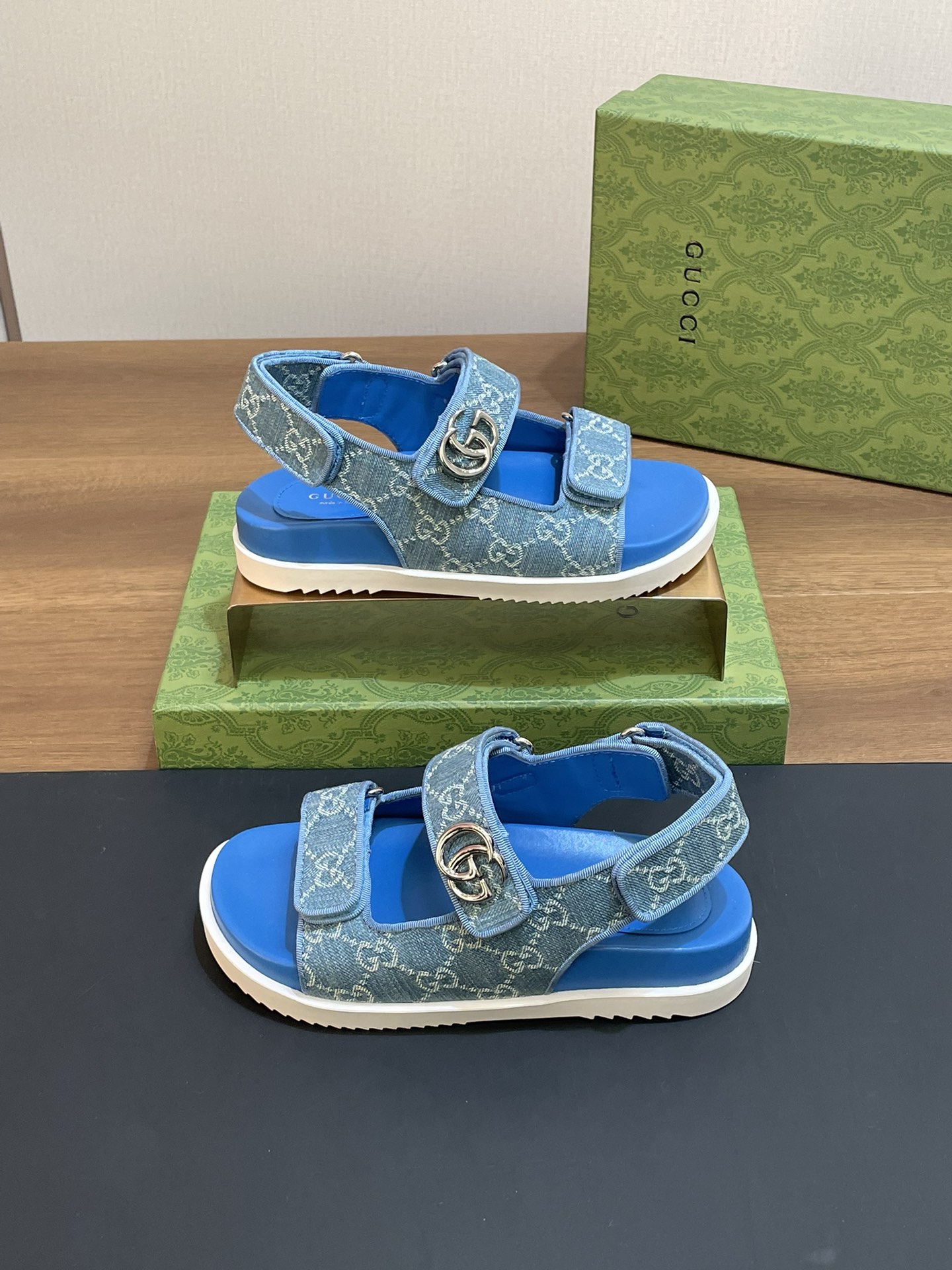 TOP GUCCI Classic Denim Beach Sandals - 2 Color