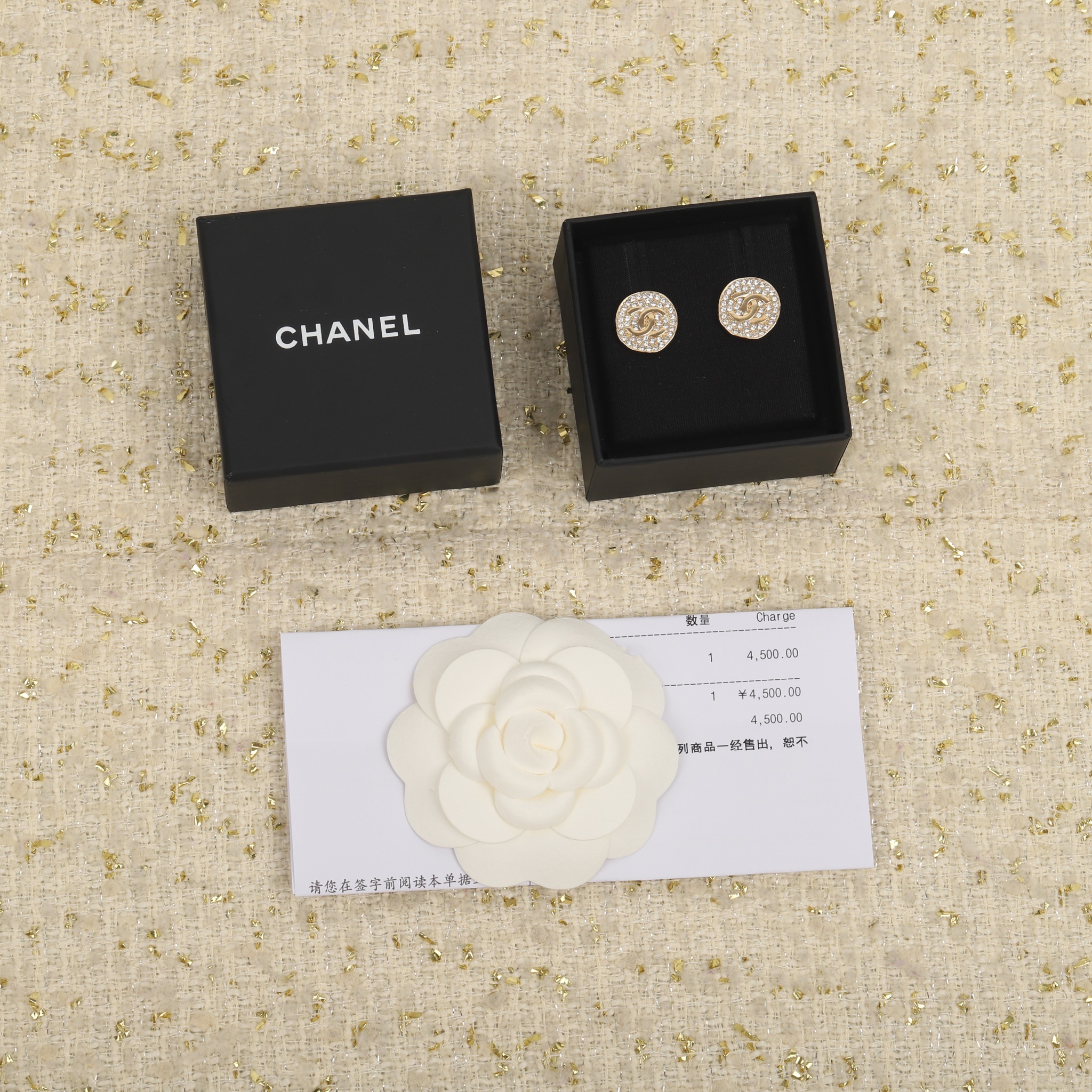 TOP CHANEL Earrings- Gold