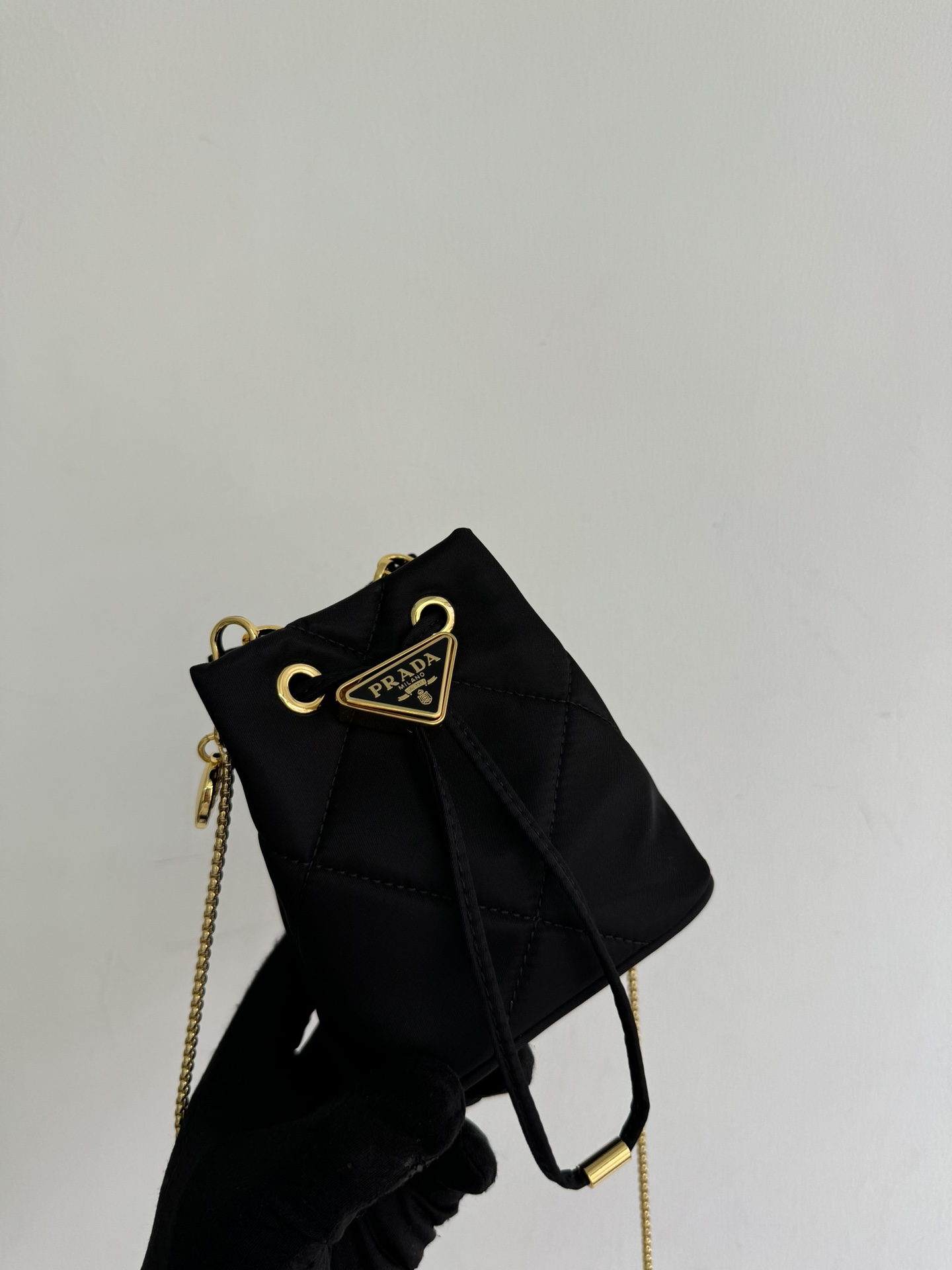 TOP PRADA Re-Nylon Mini-Pouch 10 x 12 x 7 cm- Black