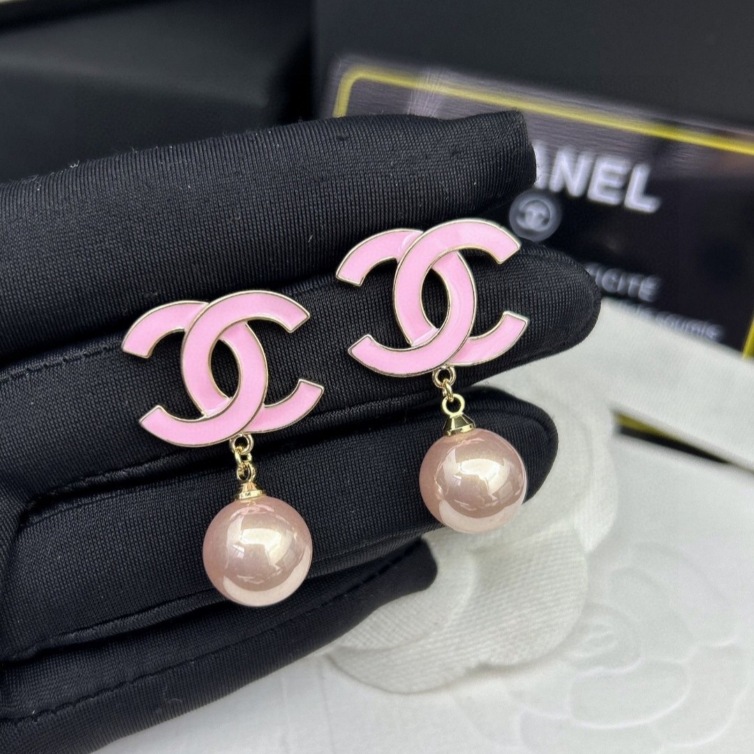 TOP CHANEL Pink Pearl CC  Earrings