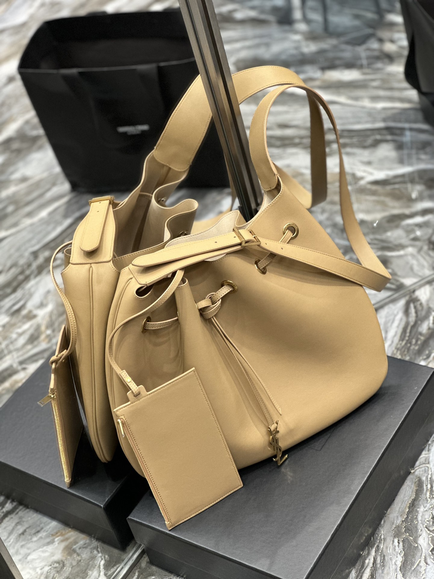 TOP Yves Saint Laurent YSL Flat Hobo bag