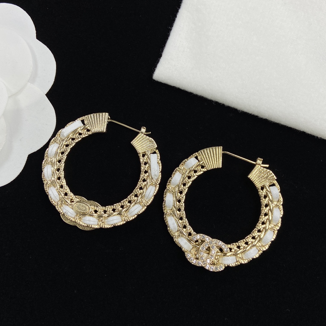 Top CHANEL Metal Earrings - 3 Colors