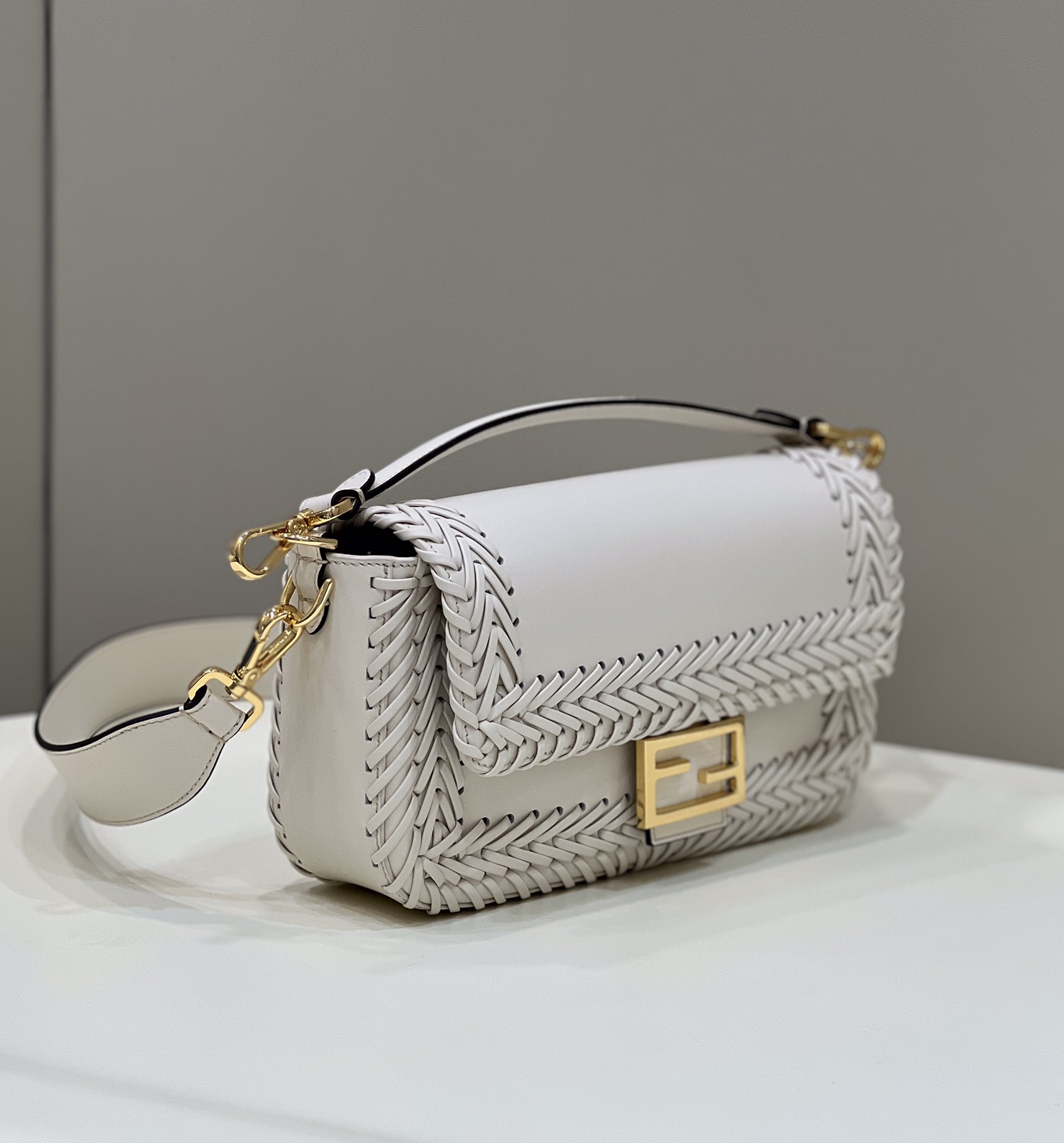 TOP FENDI Calfskin Hand Woven Baguette Bags 29×7×15cm - White - GHW