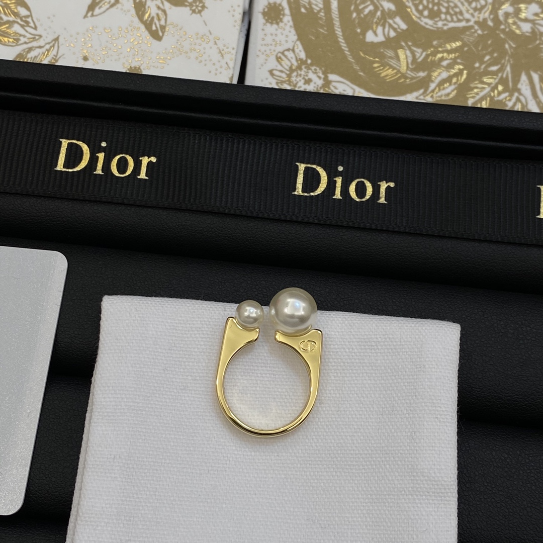 TOP Christian Dior Ring with Pearl - Gold