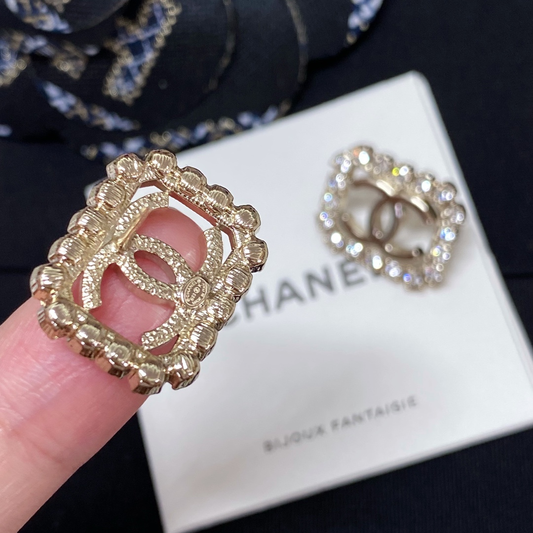 TOP CHANEL Lace Square Hollow Double C Stud Earrings