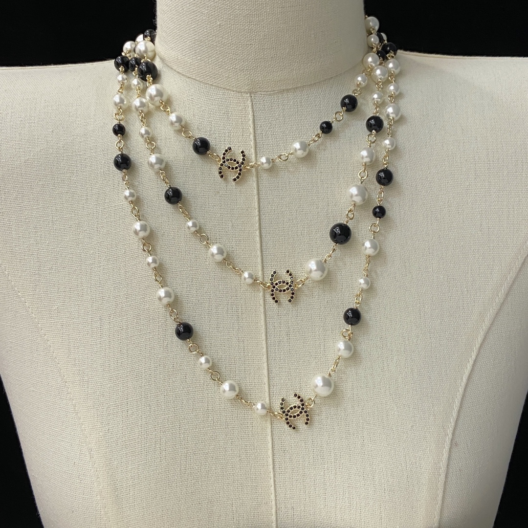 TOP CHANEL Long Necklace - Gold