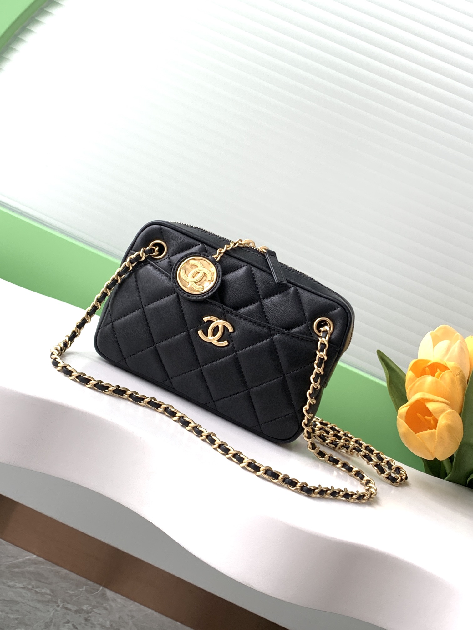 TOP CHANEL Lambskin Quilted Timeless Camera Case 12*18*7cm - Black