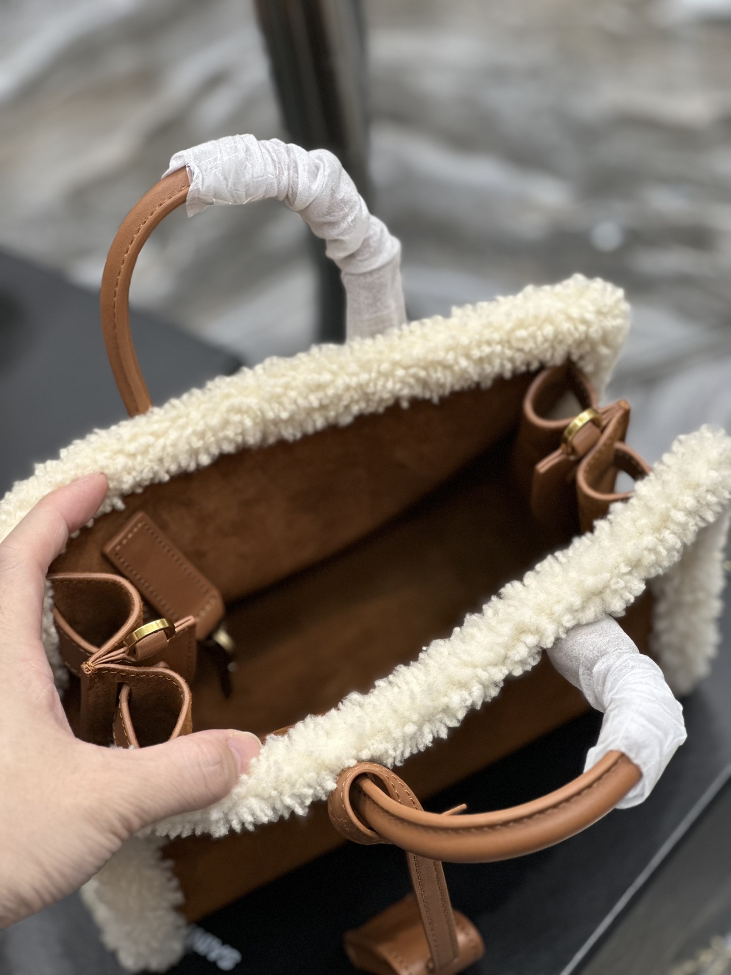 TOP Yves Saint Laurent YSL Sac De Jour Lambswool Handbag