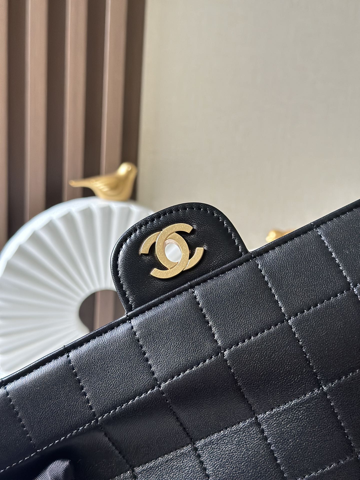 TOP CHANEL Medieval Ice Lattice Underarm Bag Sheepskin 26×13×4cm - 4 Colour