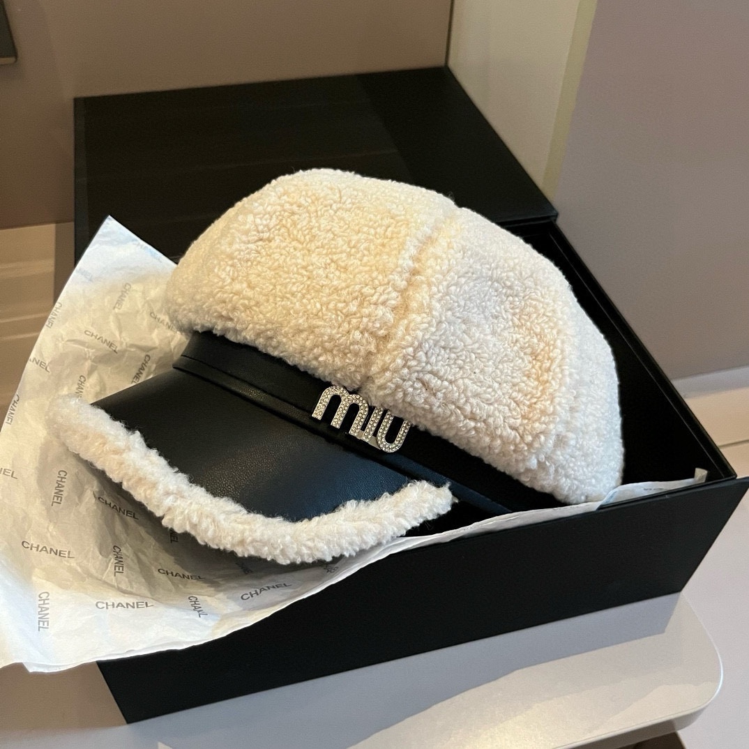 TOP Miu Miu Lamb Wool Painter's Hat - White