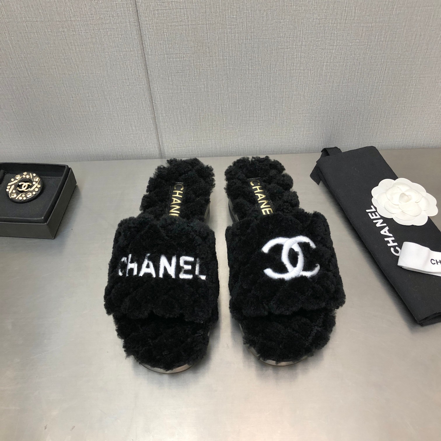 TOP CHANEL High - Quality Real Fur Slippers - Three Colors