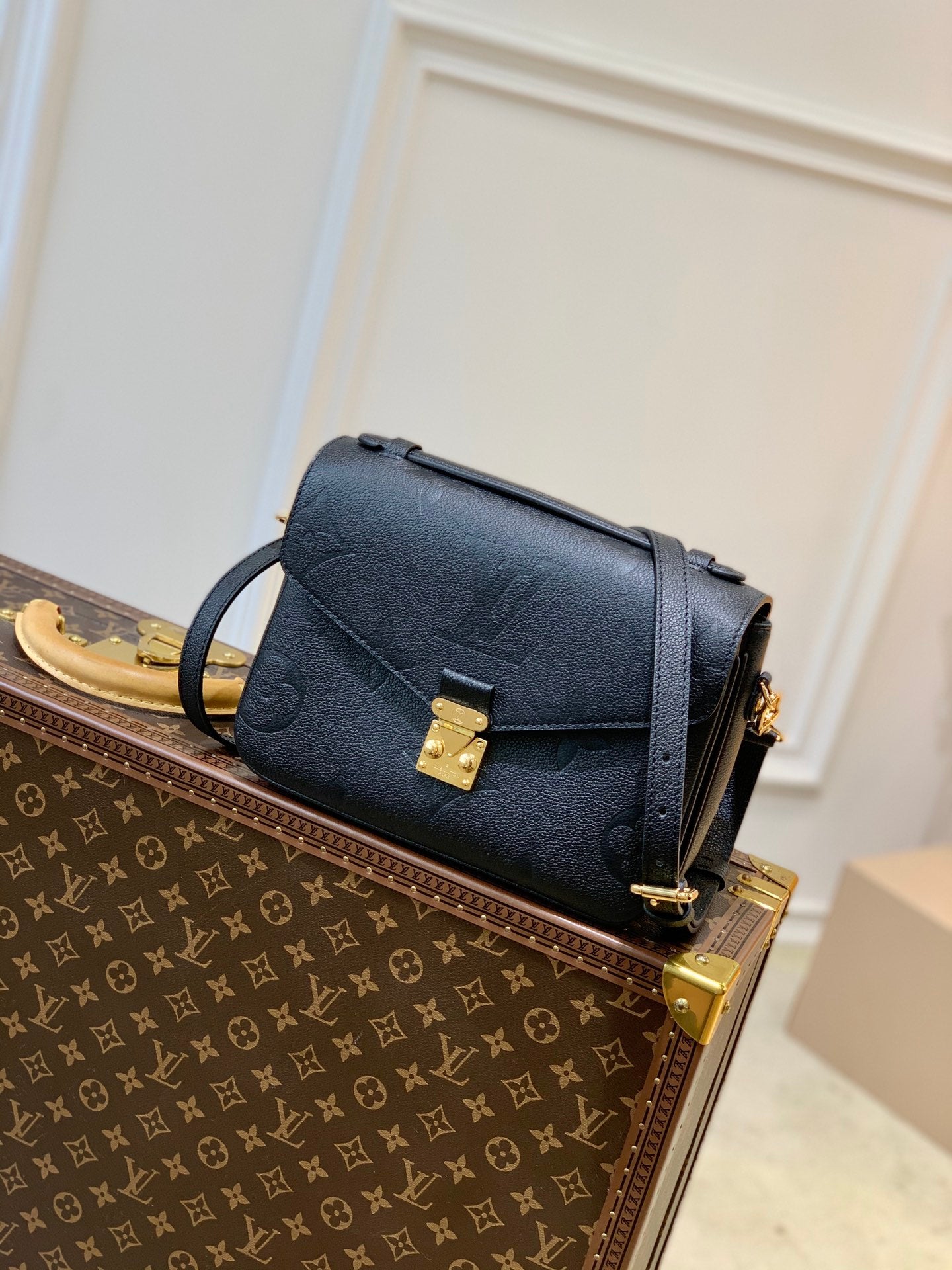 TOP Louis Vuitton LV Empreinte Metis Giant Monogram 25X19X7cm - Black